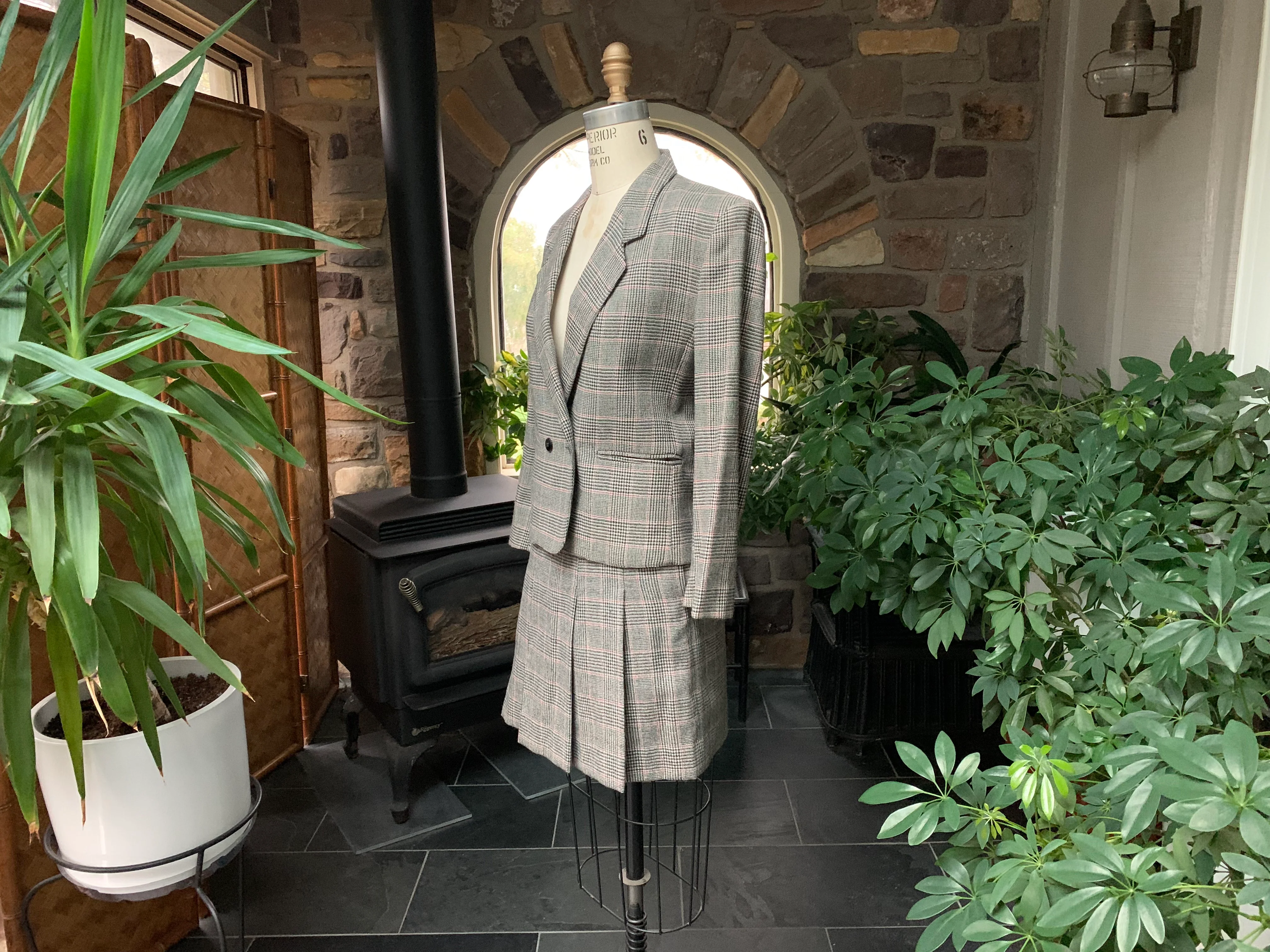 70s/80s Black Beige Wool Houndstooth Plaid Skirt Suit By The Villager - Image 4