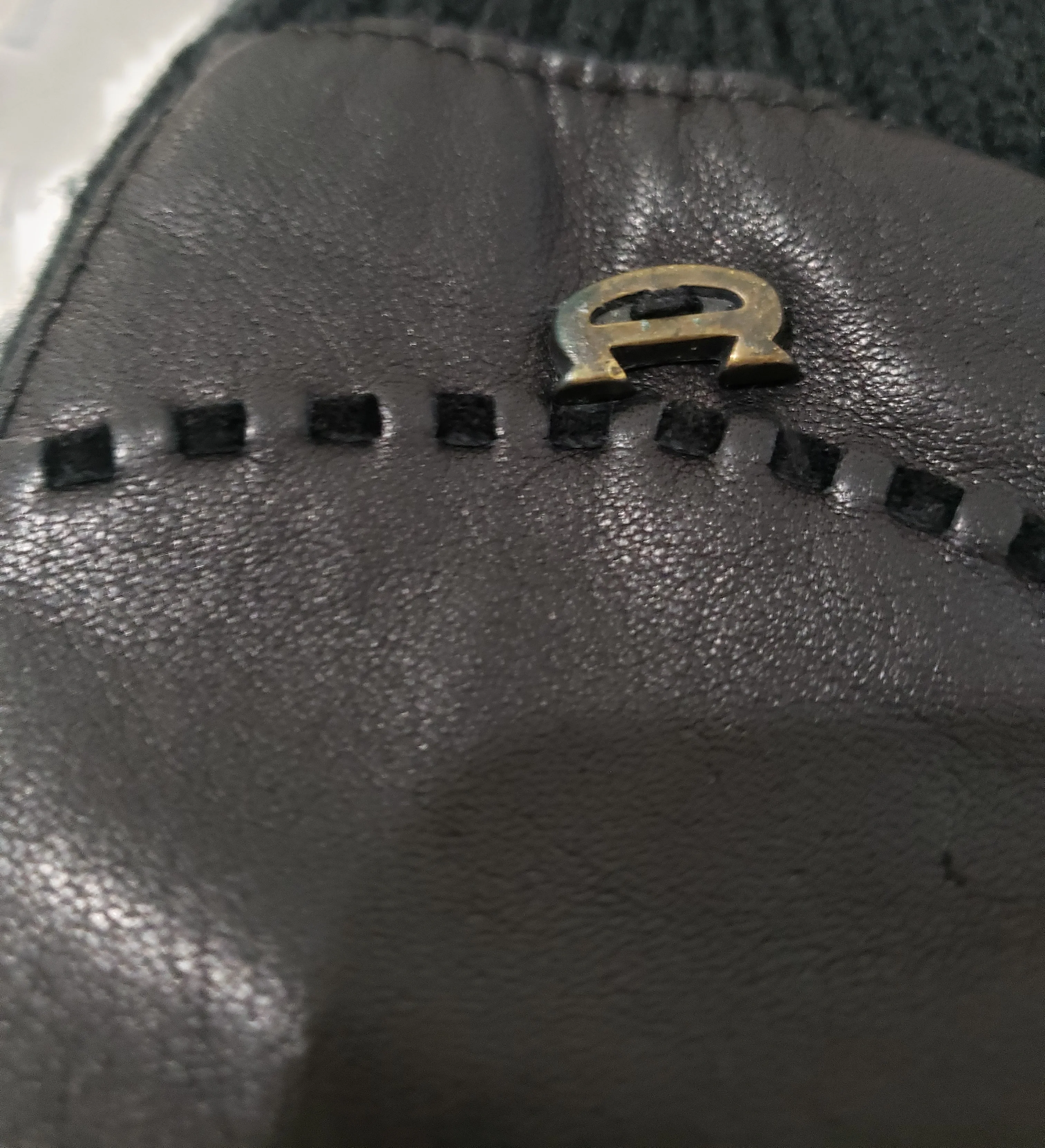 70s/80s Black Leather And Knit Designer Gloves By Aigner Etienne - Image 4
