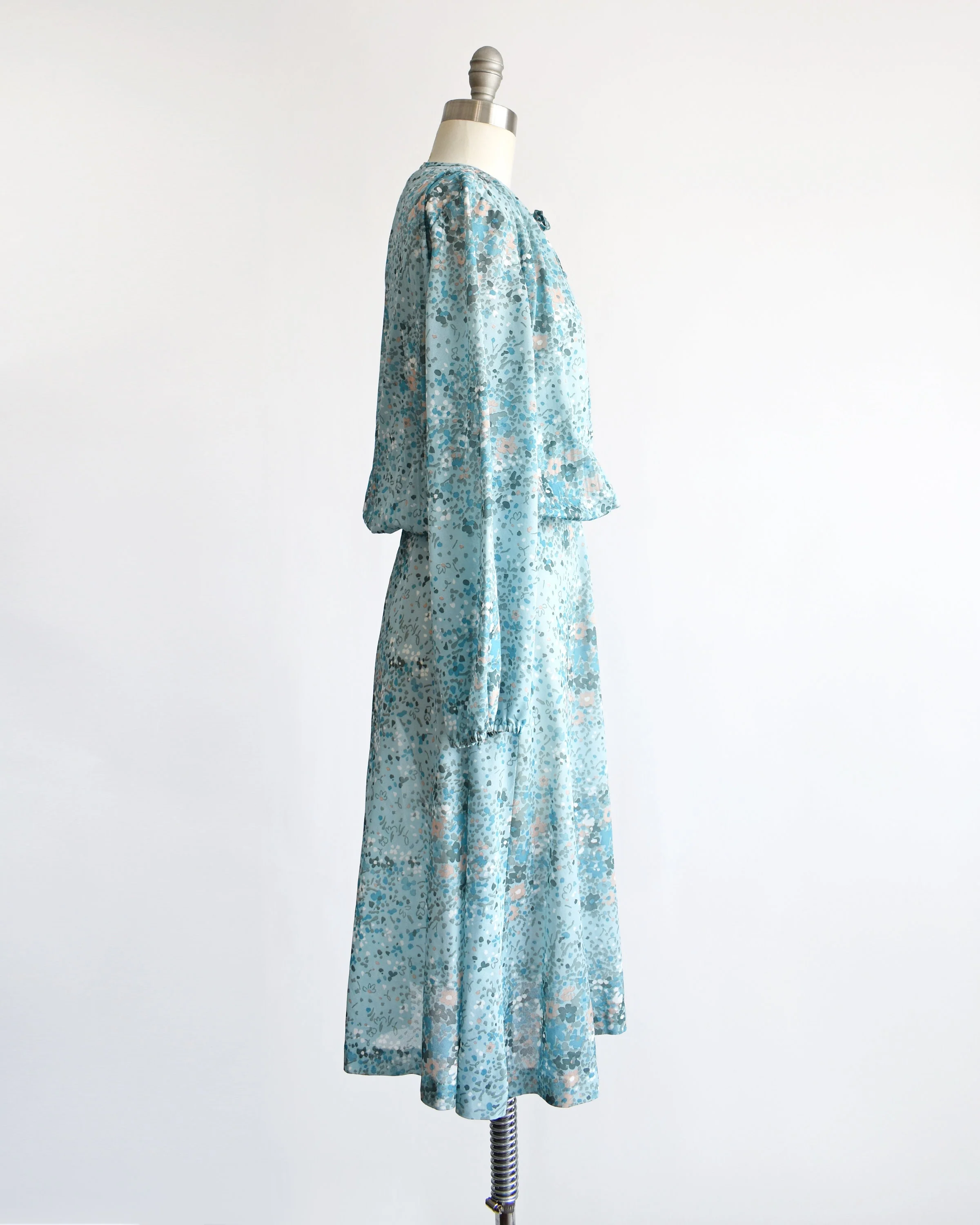 70s 80s Blue Floral Dress Vintage Dress Light Blue Floral Print Keyhole Blouson Dress, Medium by Sue Brett - Image 3