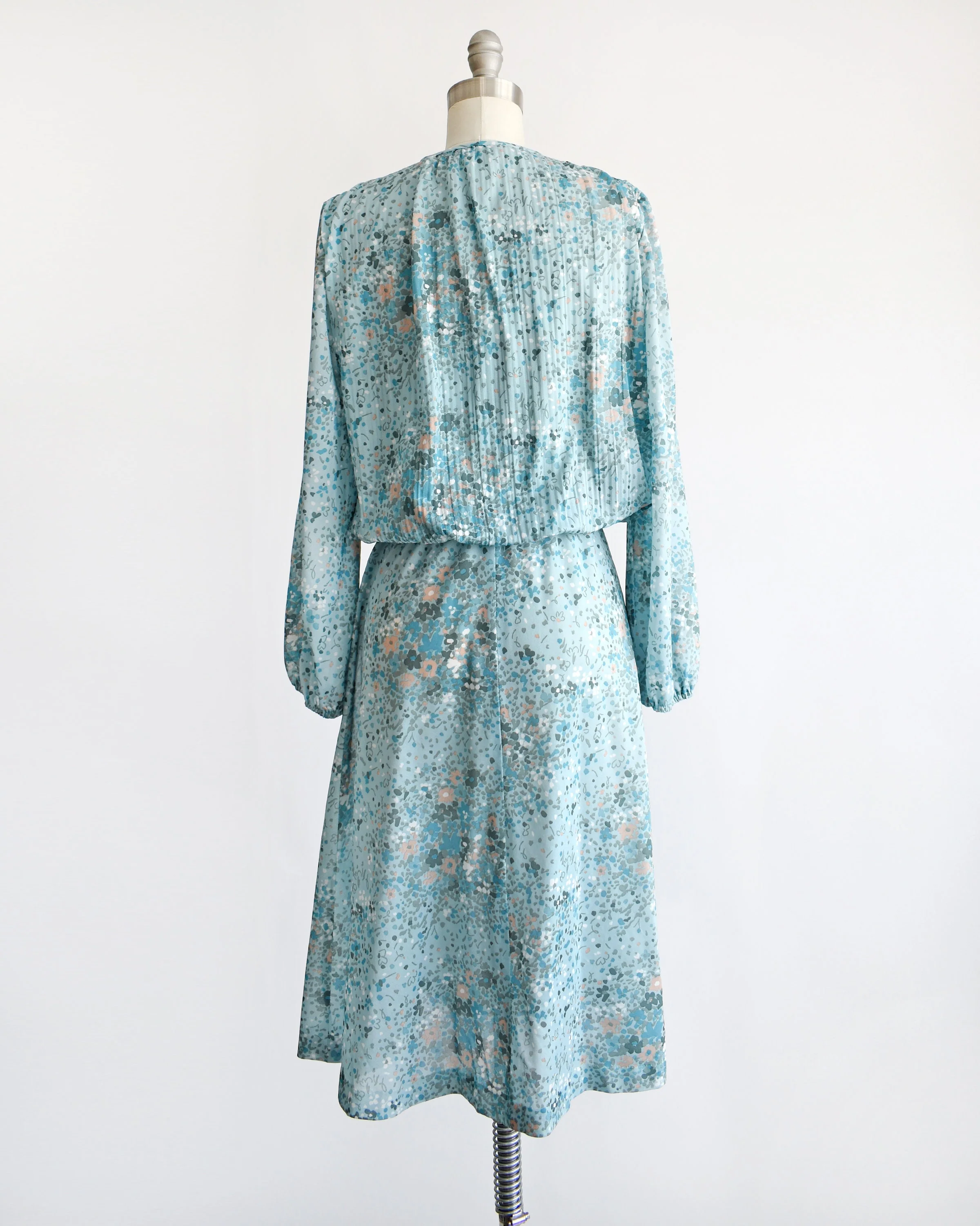70s 80s Blue Floral Dress Vintage Dress Light Blue Floral Print Keyhole Blouson Dress, Medium by Sue Brett - Image 4