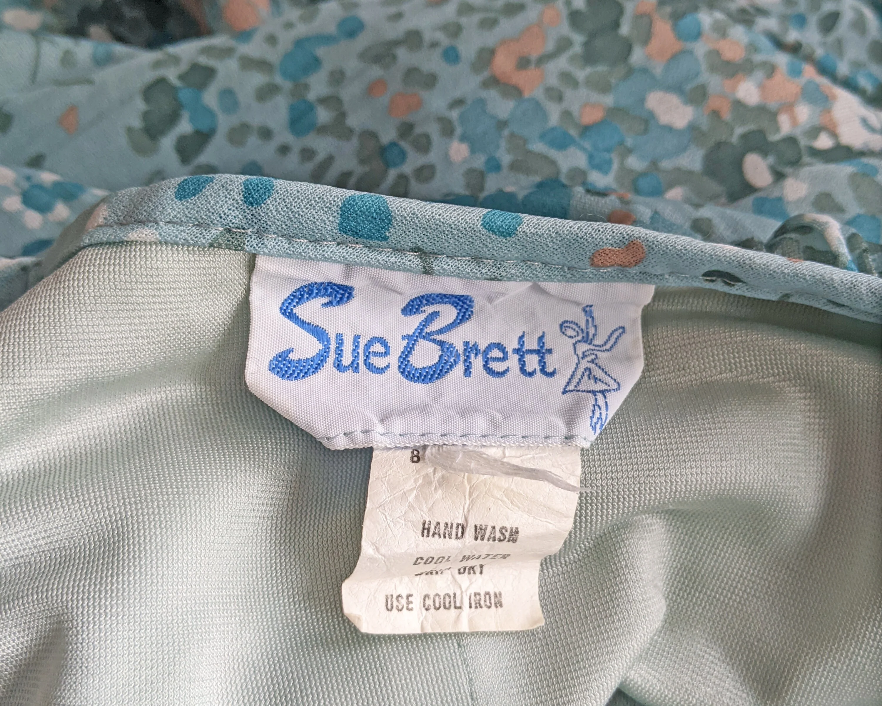 70s 80s Blue Floral Dress Vintage Dress Light Blue Floral Print Keyhole Blouson Dress, Medium by Sue Brett - Image 7