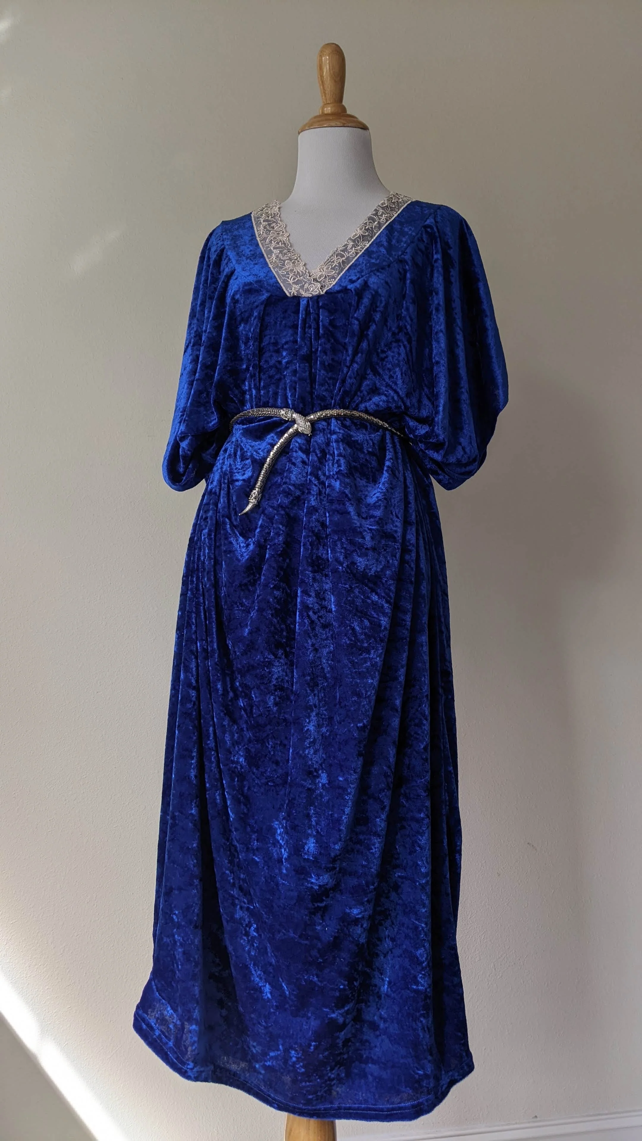 70s/80s Crushed Sapphire Blue Velvet And Lace Kaftan - Image 5