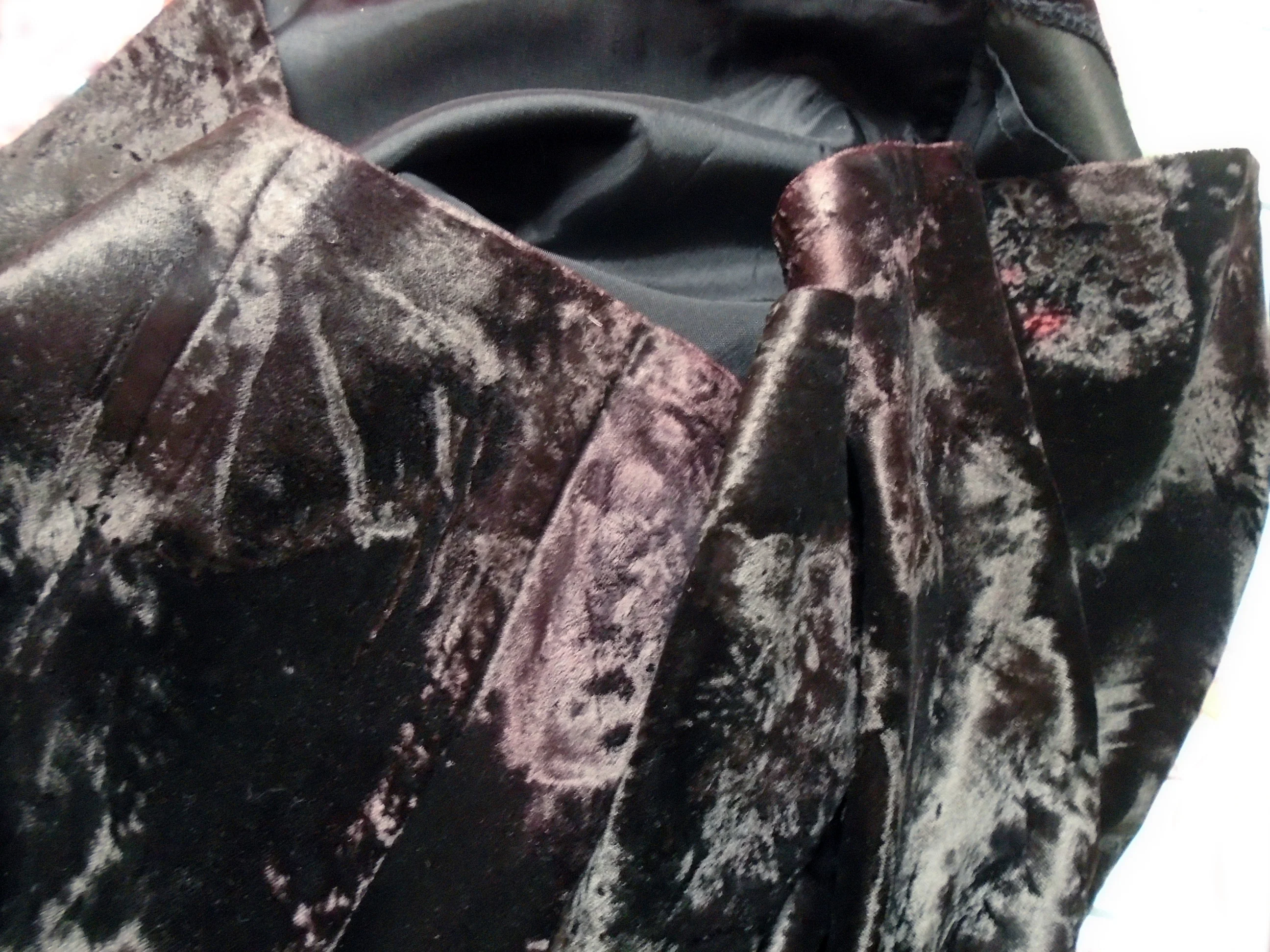 70s/80s Crushed Velvet Maxi Pencil Skirt With Train By Jessica McClintock - Image 9