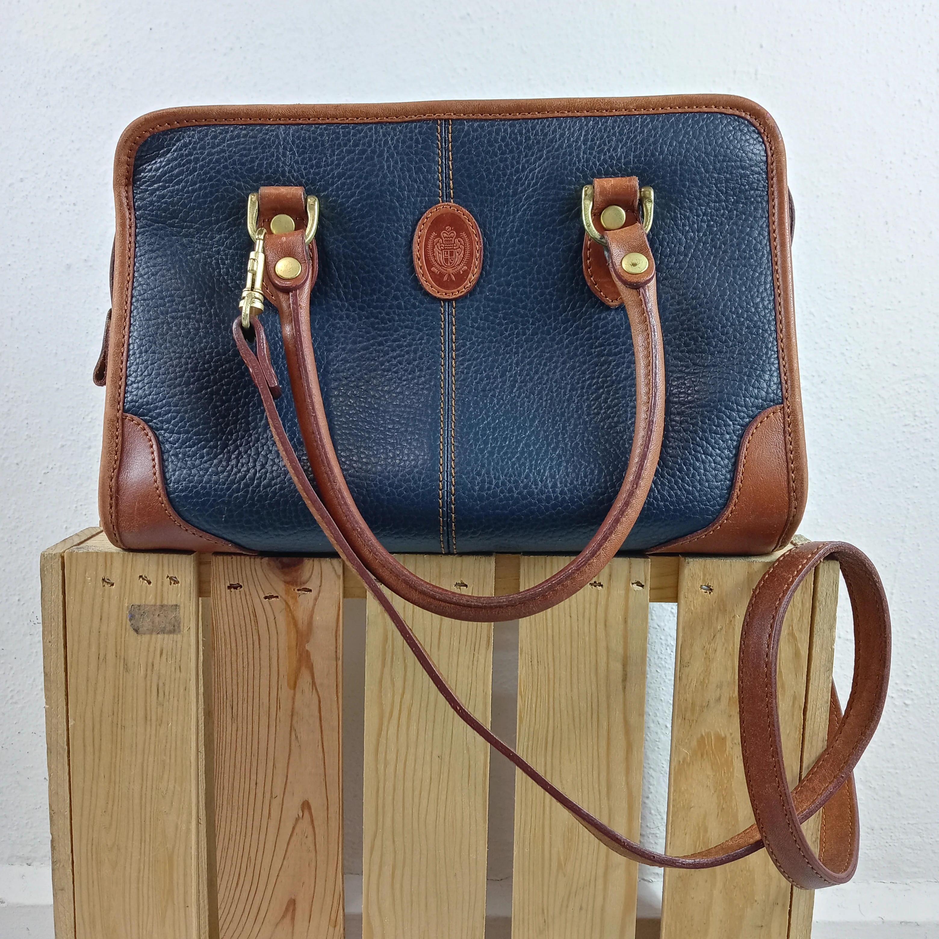 70s/80s Equestrian Blue Pebbled Leather Crossbody Satchel By Liz Claiborne - Image 3