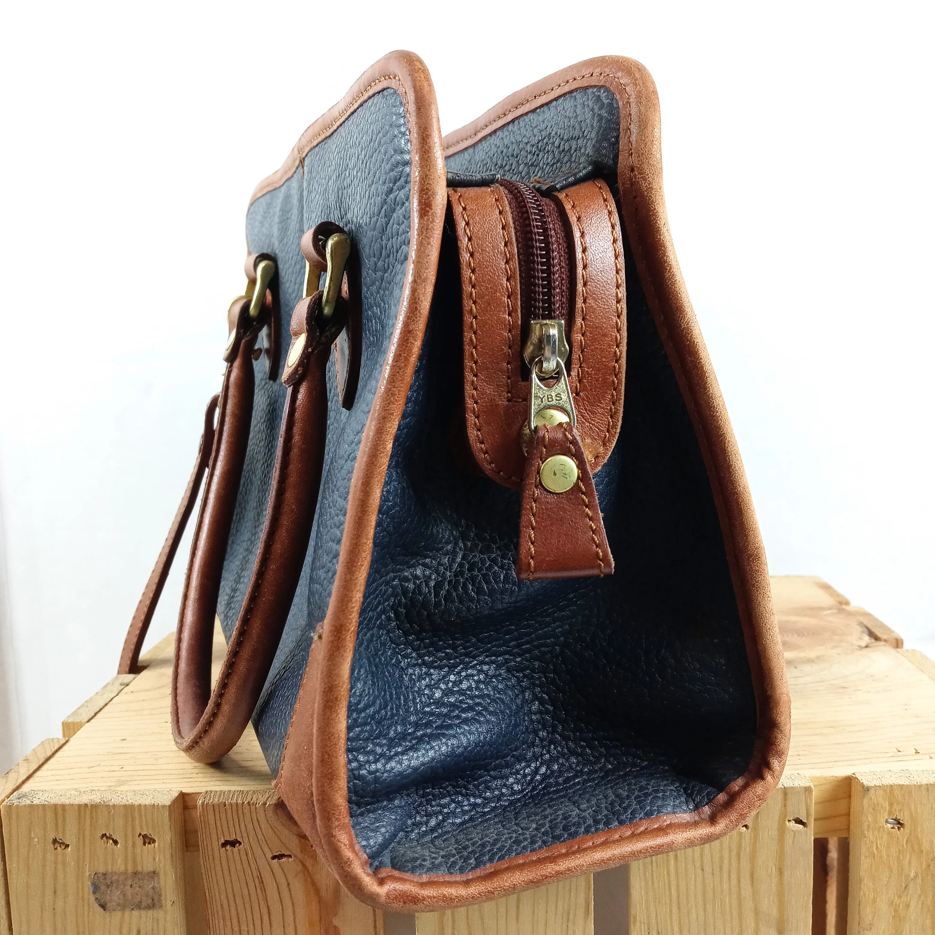 70s/80s Equestrian Blue Pebbled Leather Crossbody Satchel By Liz Claiborne - Image 7