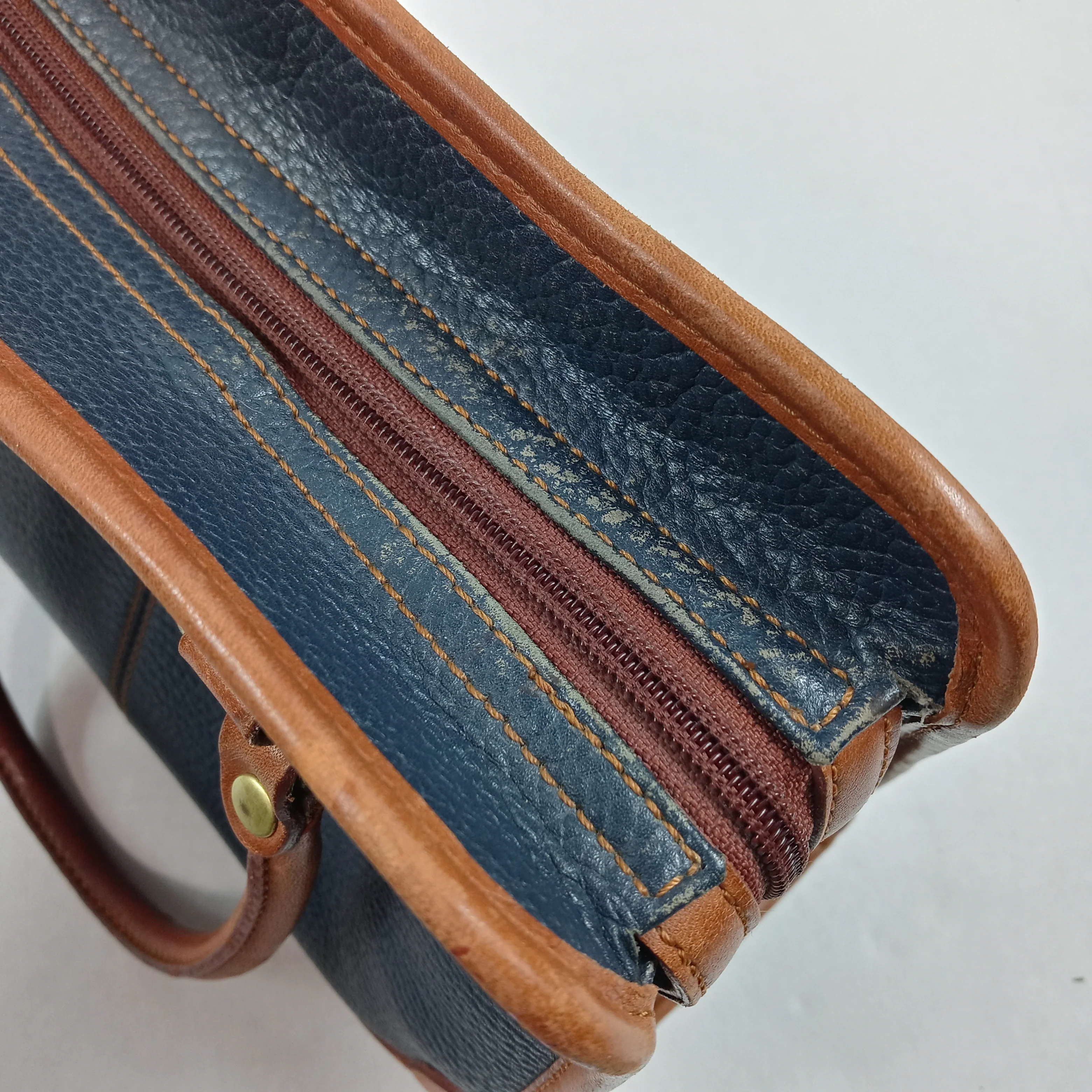 70s/80s Equestrian Blue Pebbled Leather Crossbody Satchel By Liz Claiborne - Image 9