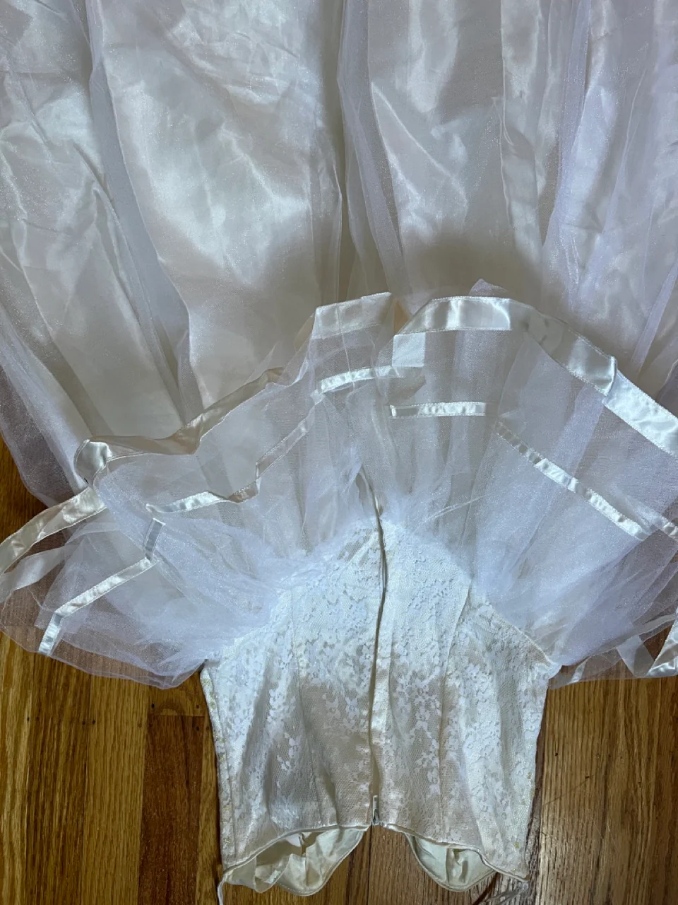 70s/80s Frilly Strapless White Tiered Wedding Dress by  Jessica Mcclintock - Image 10