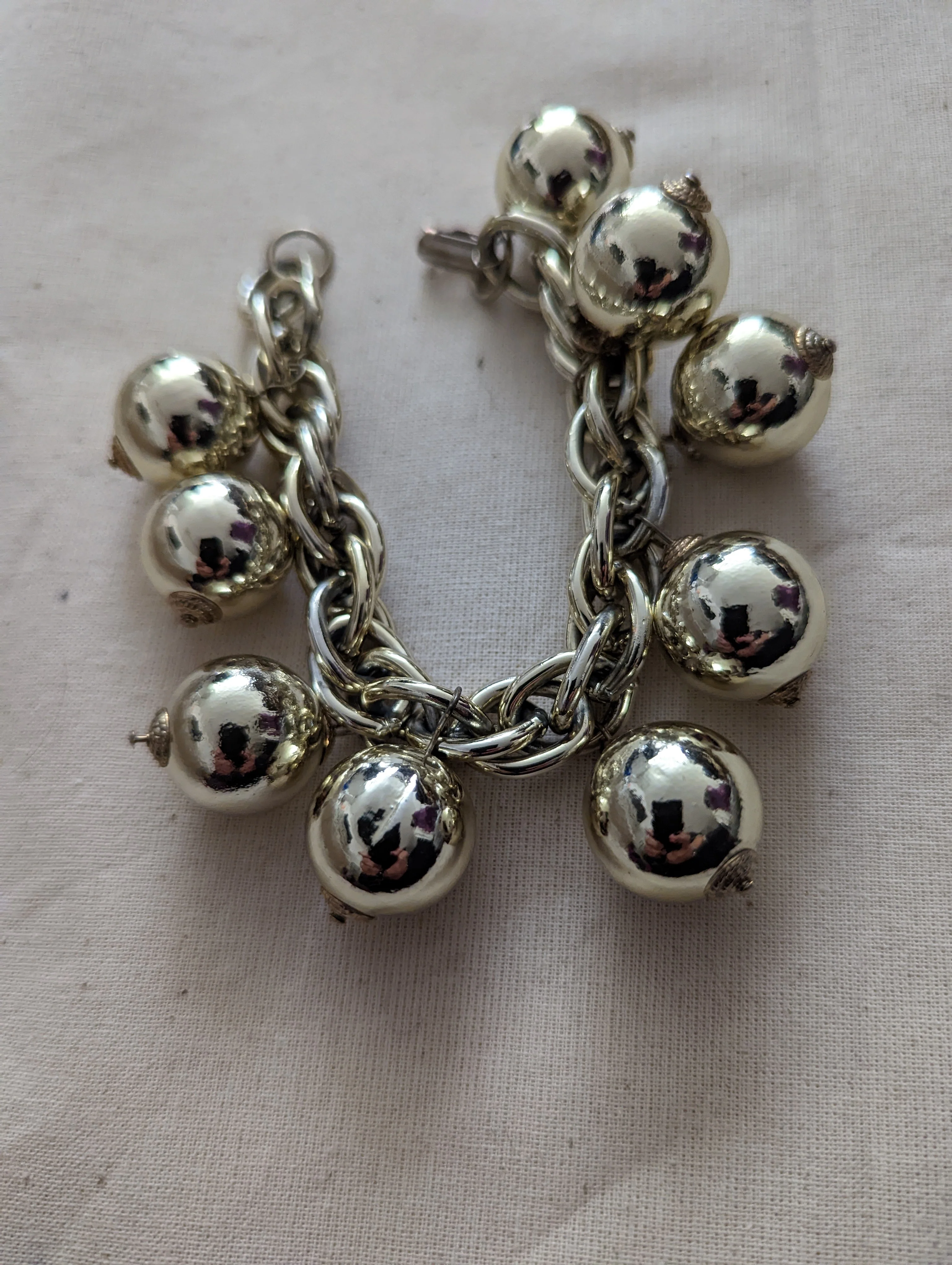 70s/80s Golden Ball Bracelet - Image 8