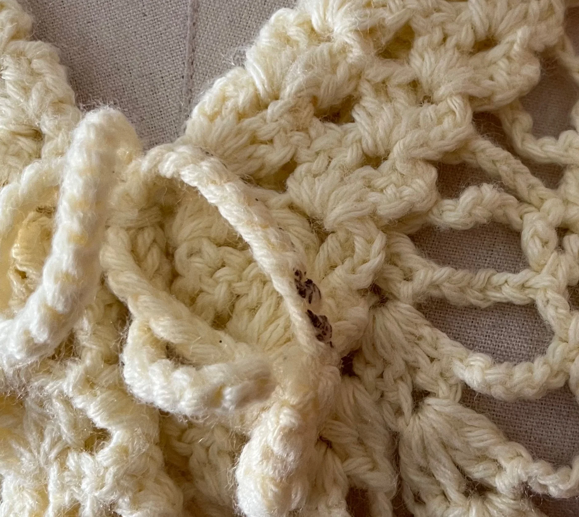 70s/80s Handknit Acrylic Scalloped Poncho Cape - Image 4