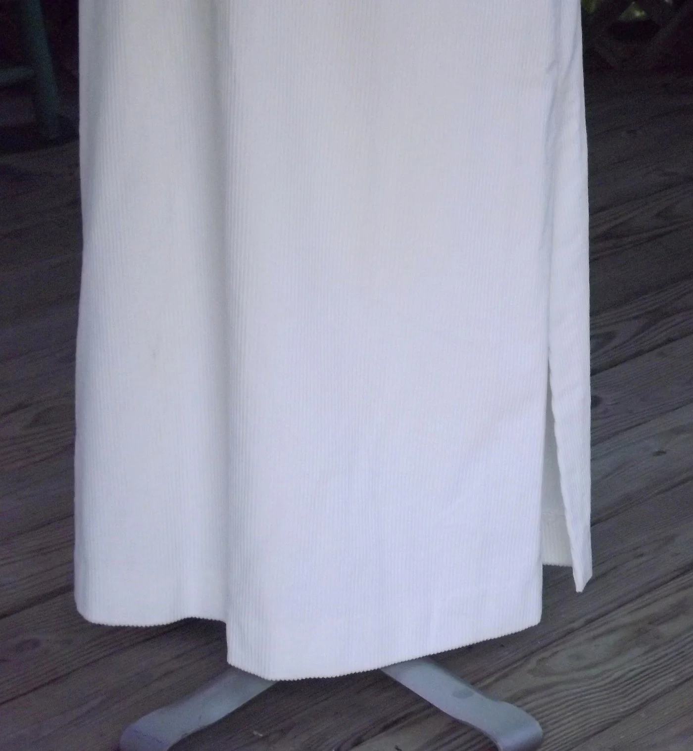 70s/80s Long Floor Length White Corduroy Big Pocket Skirt By Emily Just Emily - Image 4