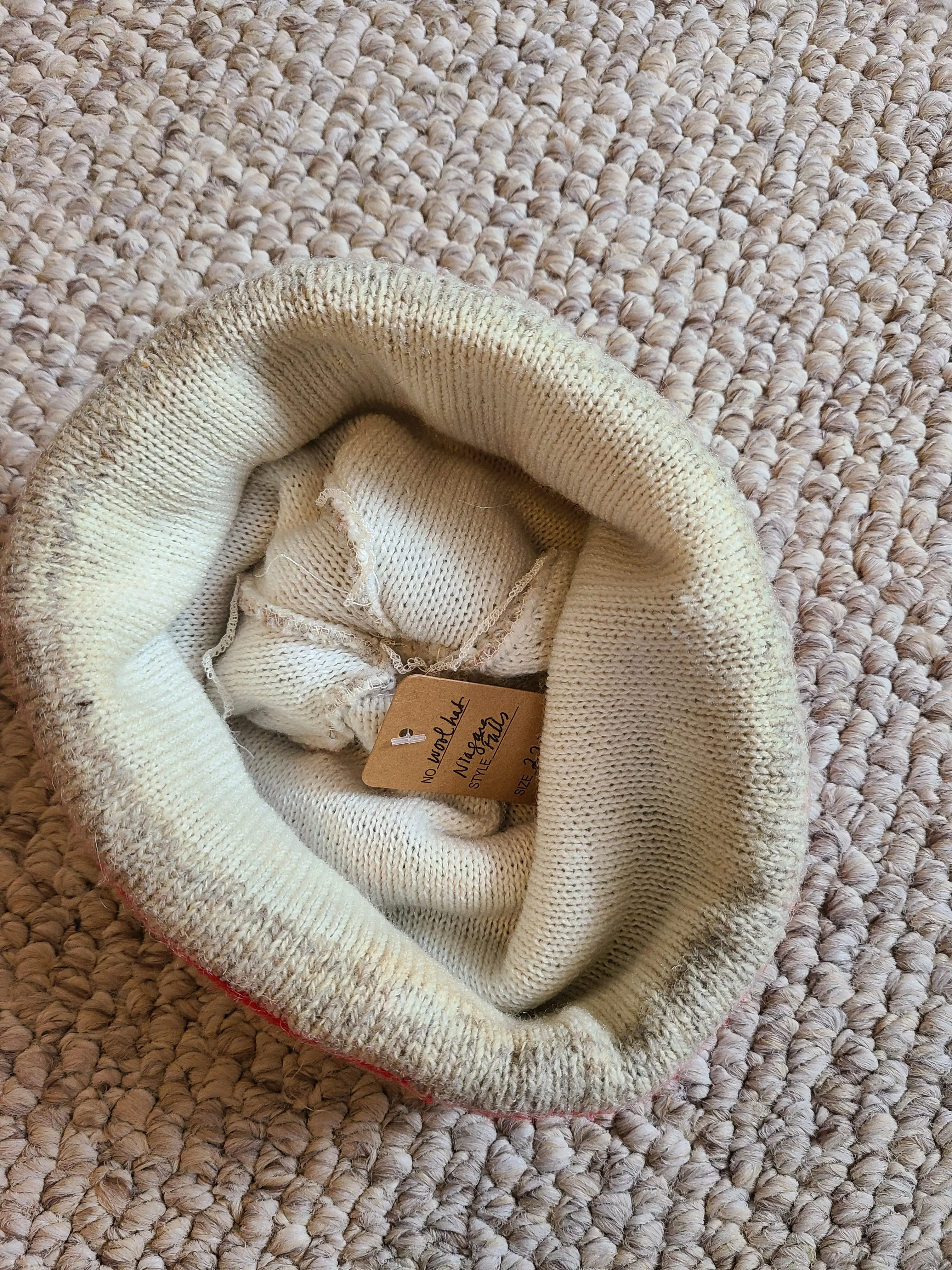 70s/80s Niagara Falls Wool Hat With Pom Pom - Image 3