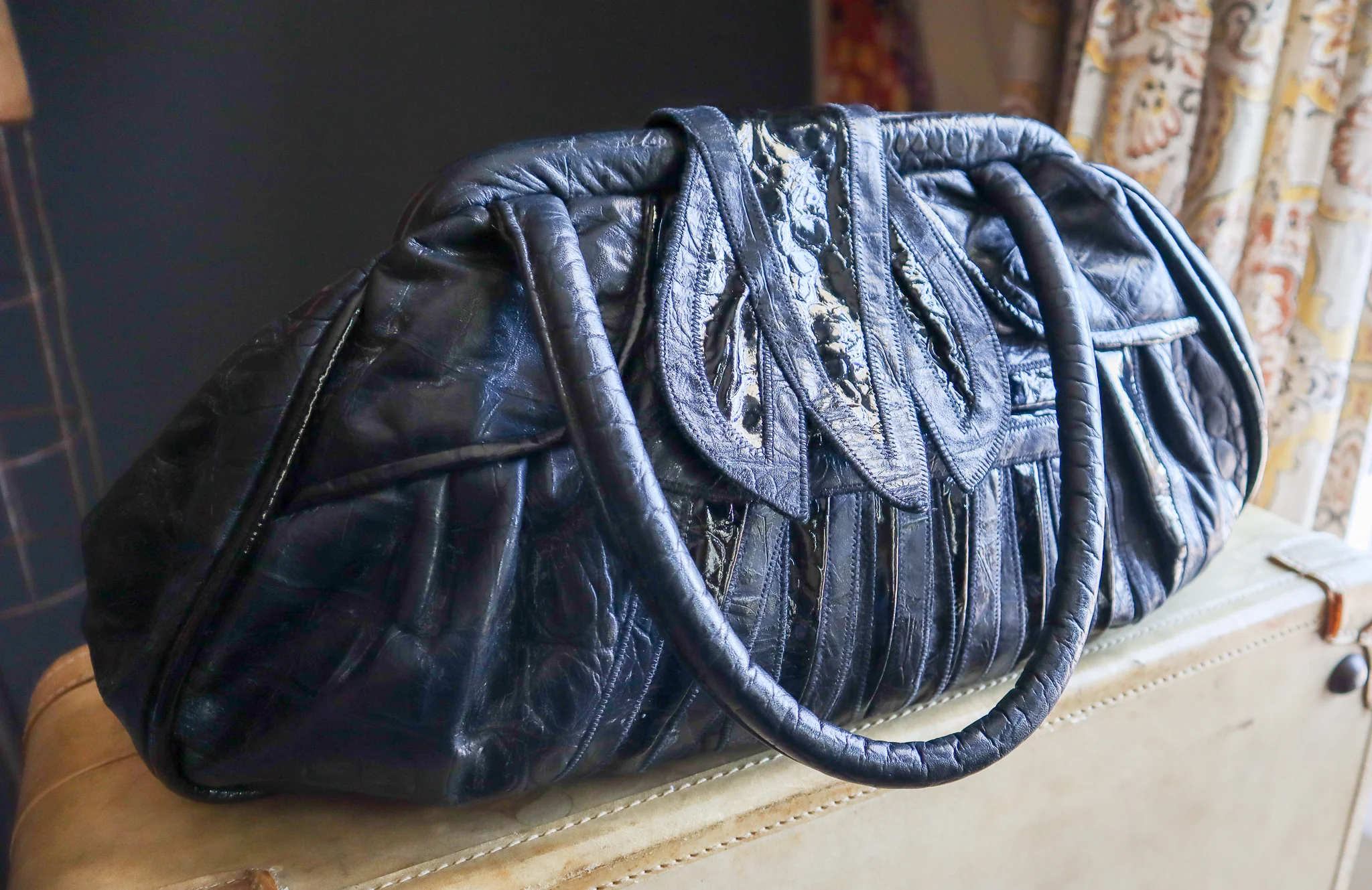 70s/80s Oversized Embossed Patchwork Leather Purse - Image 3