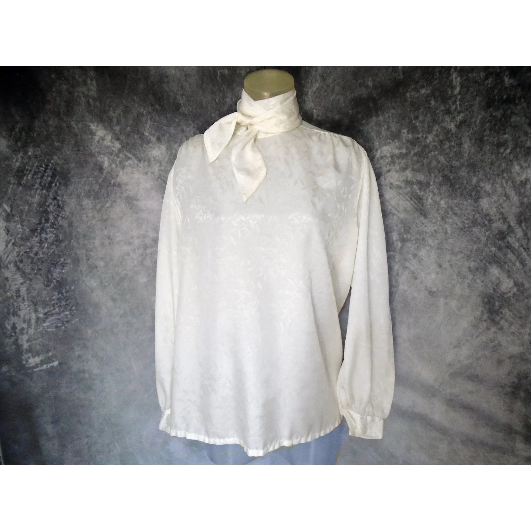 70s/80s Plus Size White Pussy Bow Blouse Is Versatile! By Lady Holiday - Image 7