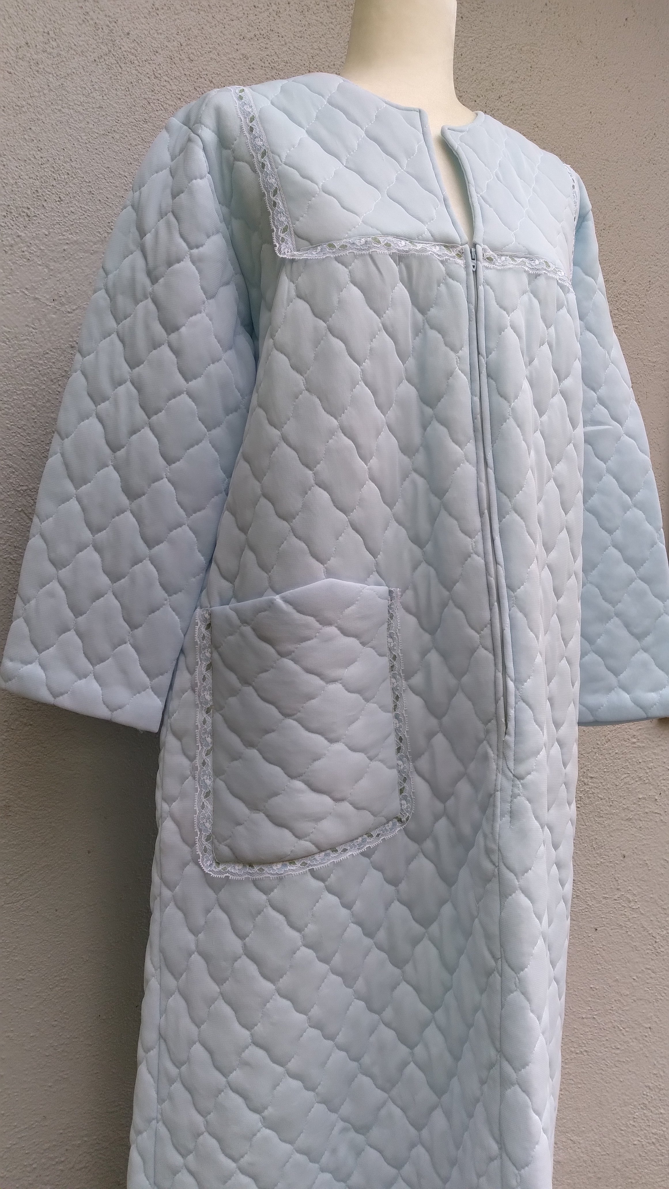 70s/80s Quilted Bed Coat With Floral Lace Trim - Image 7