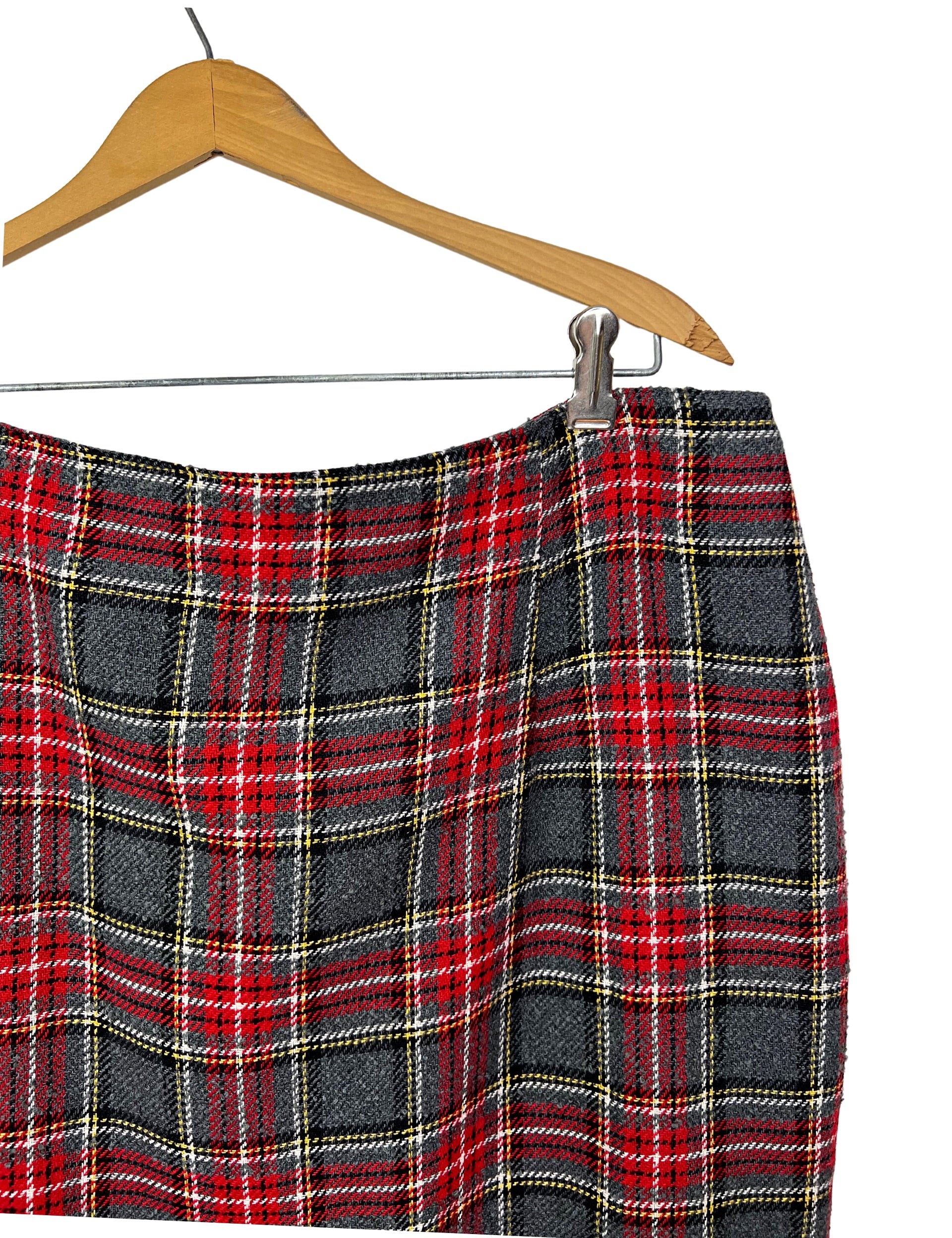70s/80s Red Charcoal Plaid Italian Wool Mini Skirt - Image 4
