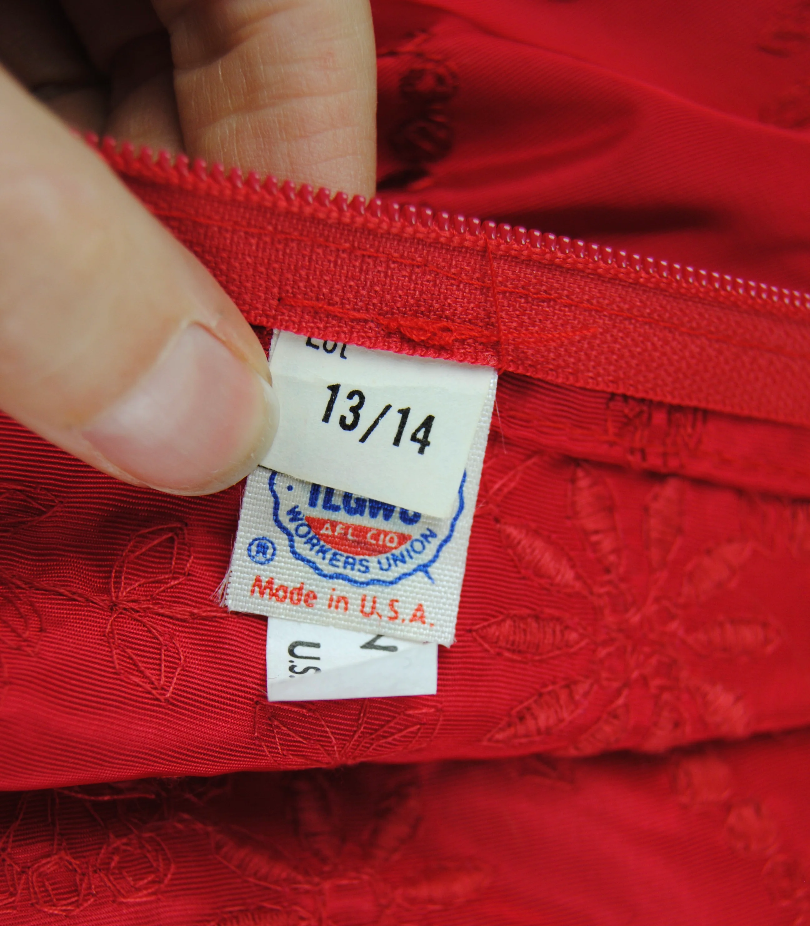 70s/80s Red Taffeta Puff Sleeve Ball Gown - Image 15
