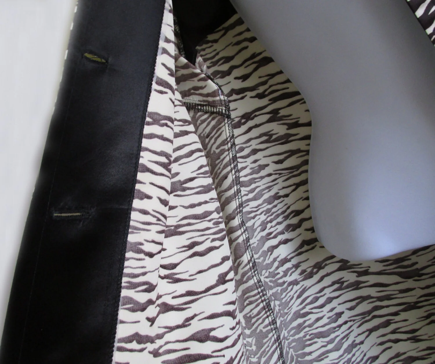 70s 80s Satin Animal Print Short Coat Jacket Tiger Zebra Black and White - Image 3
