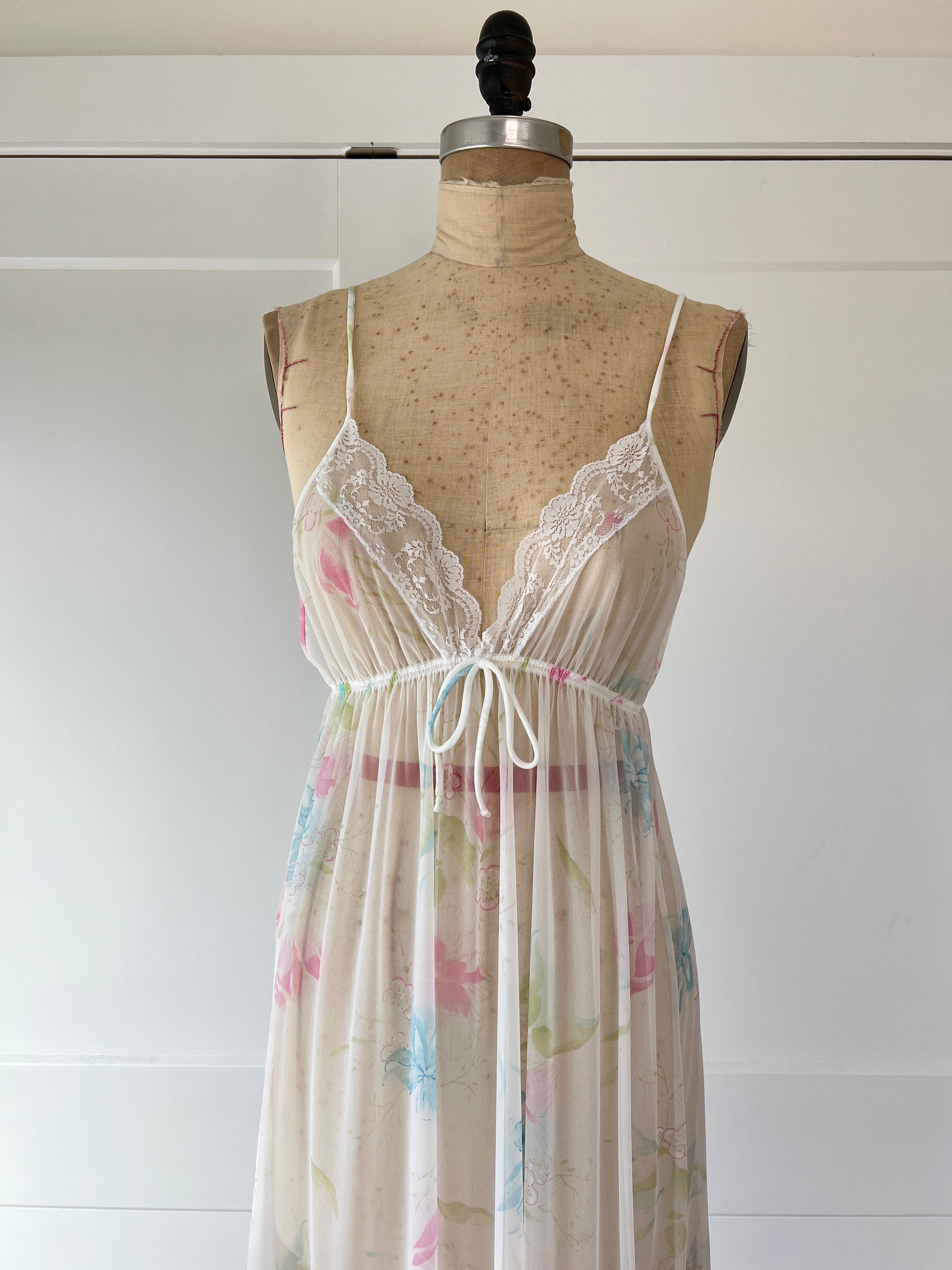 70s/80s Sheer Sweet Floral Lace Trim Negligee By Val Mode - Image 10