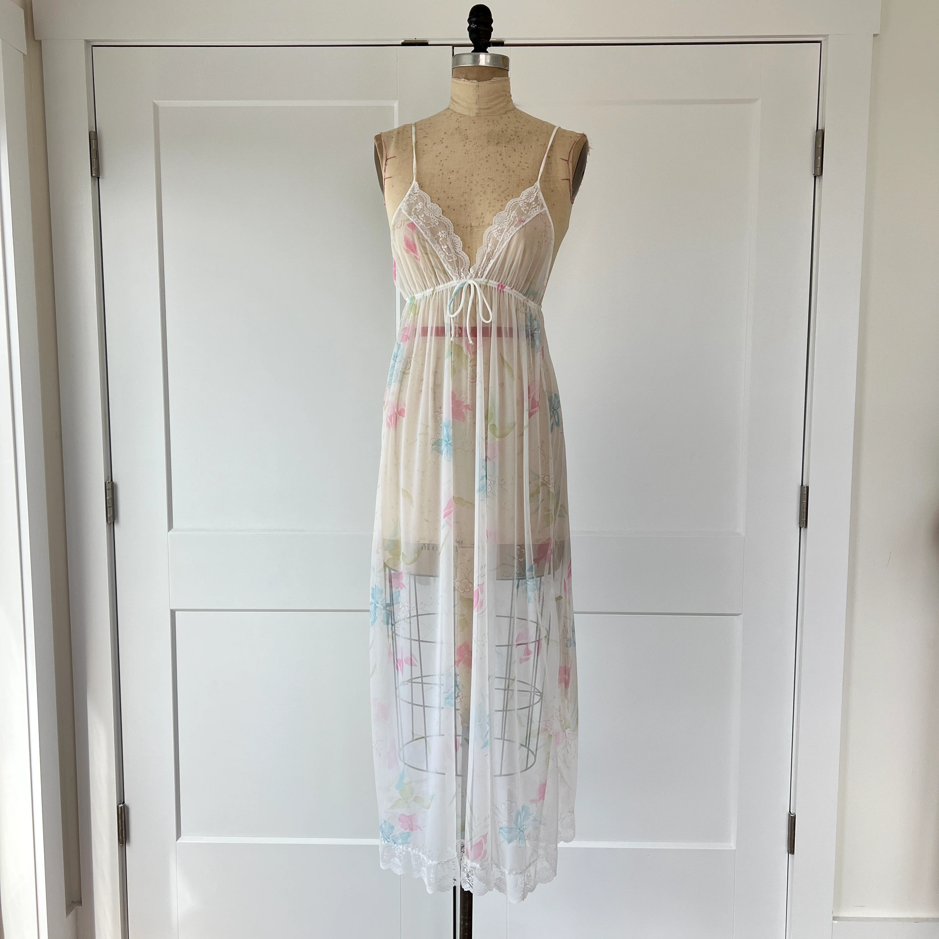 70s/80s Sheer Sweet Floral Lace Trim Negligee By Val Mode - Image 11