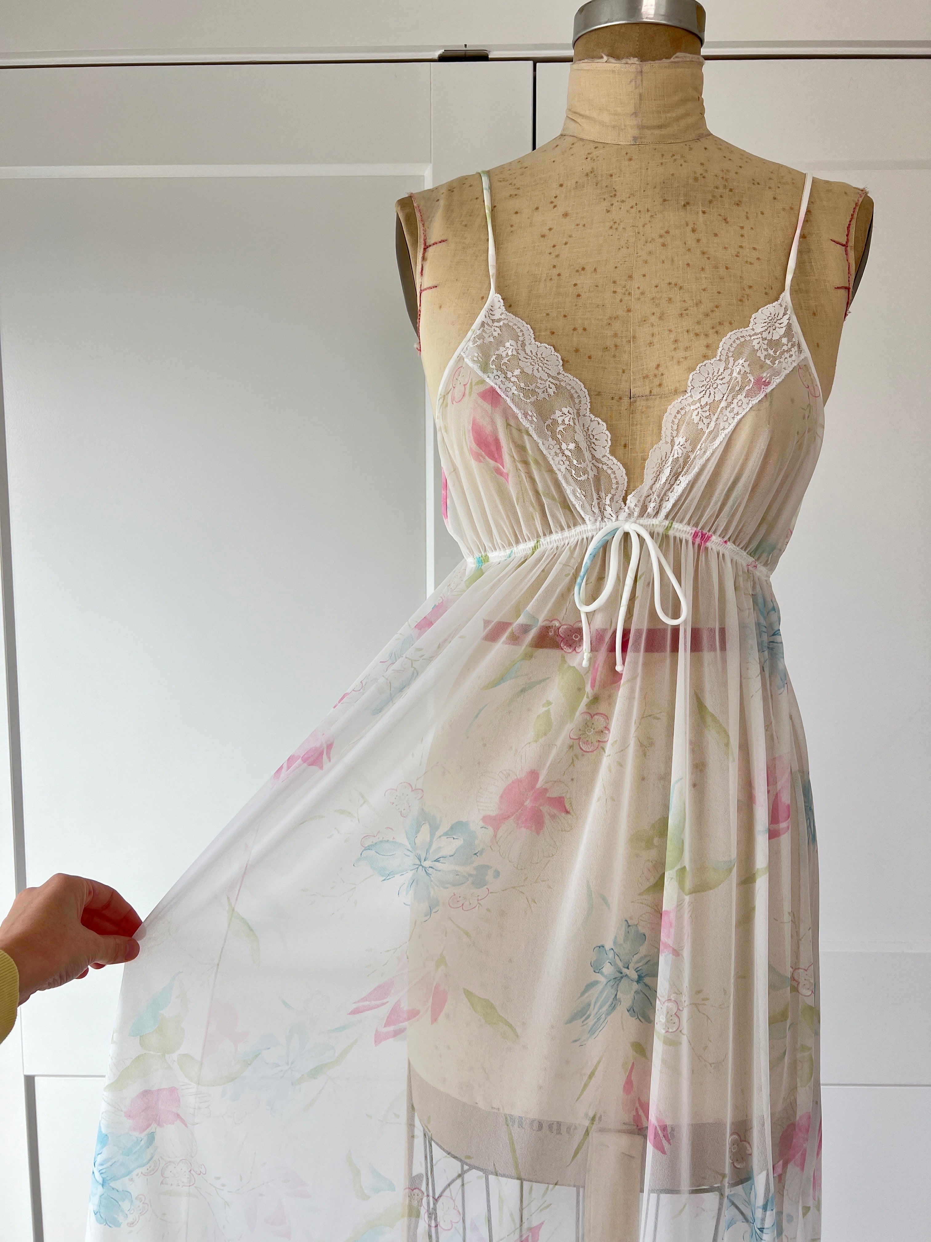 70s/80s Sheer Sweet Floral Lace Trim Negligee By Val Mode - Image 9