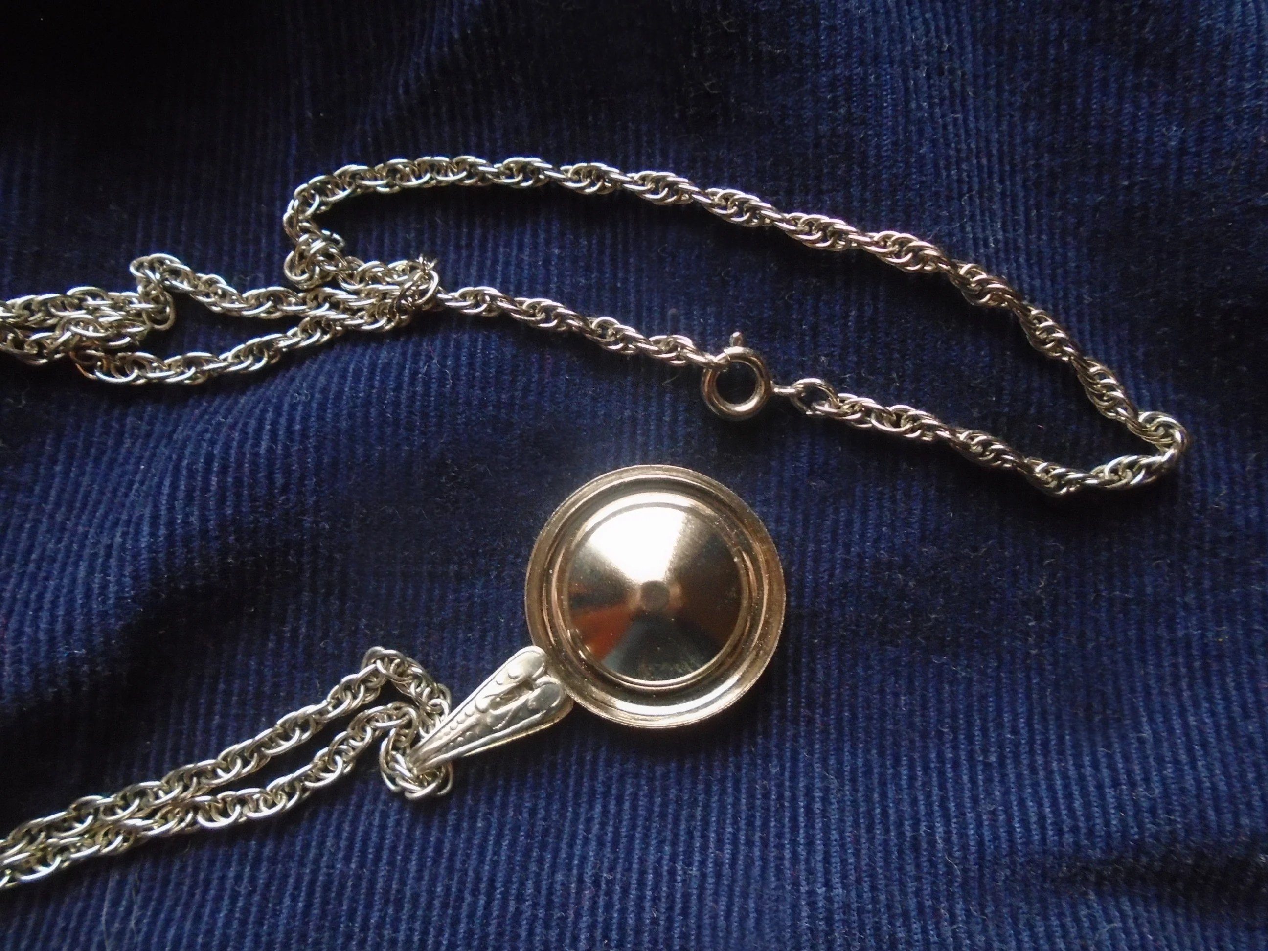 70s/80s Simple Necklace - Rivoli Rhinestone Pendant - Image 6