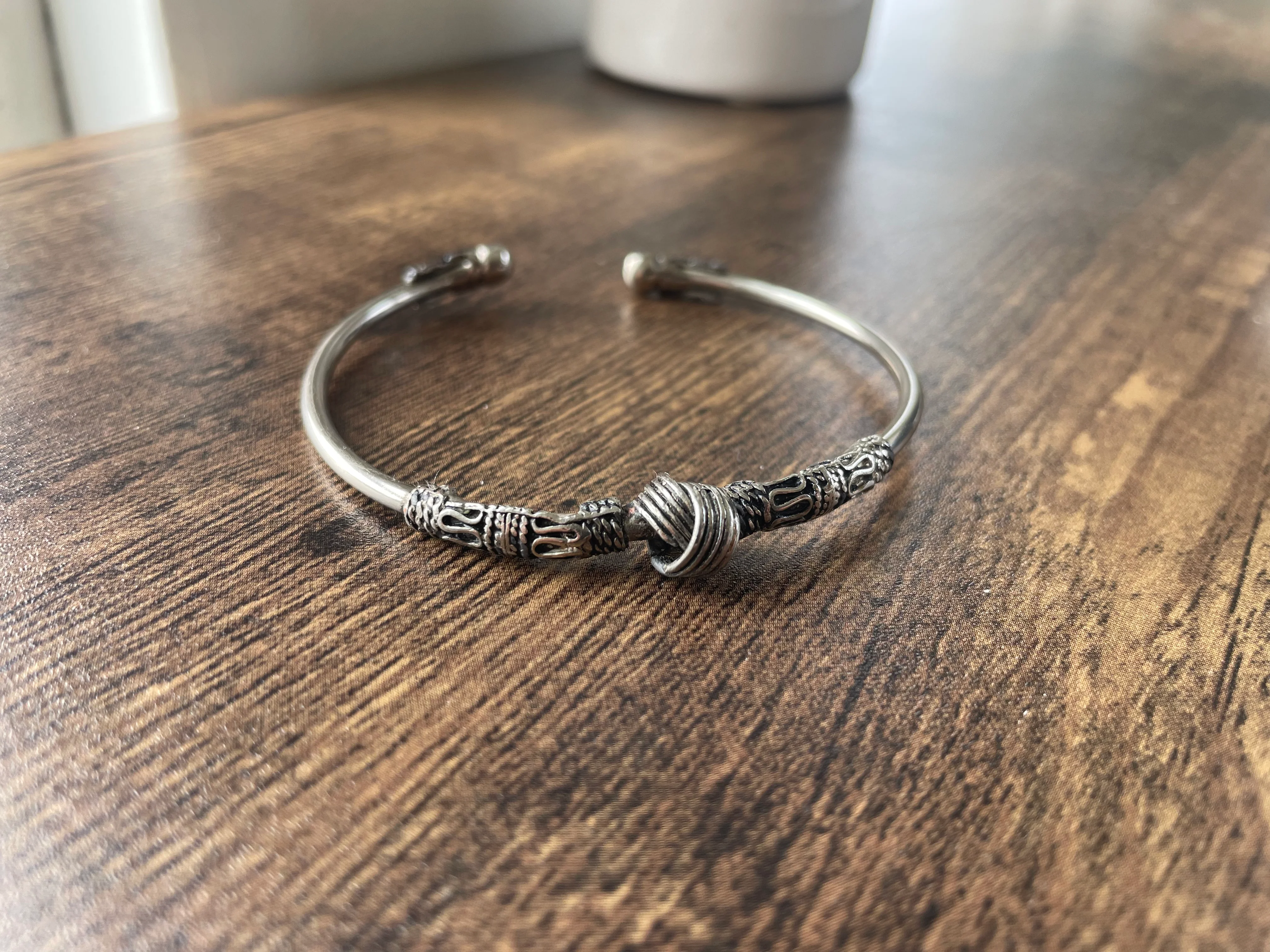 70s/80s Sterling Wrist Cuff With Knot Details - Image 2