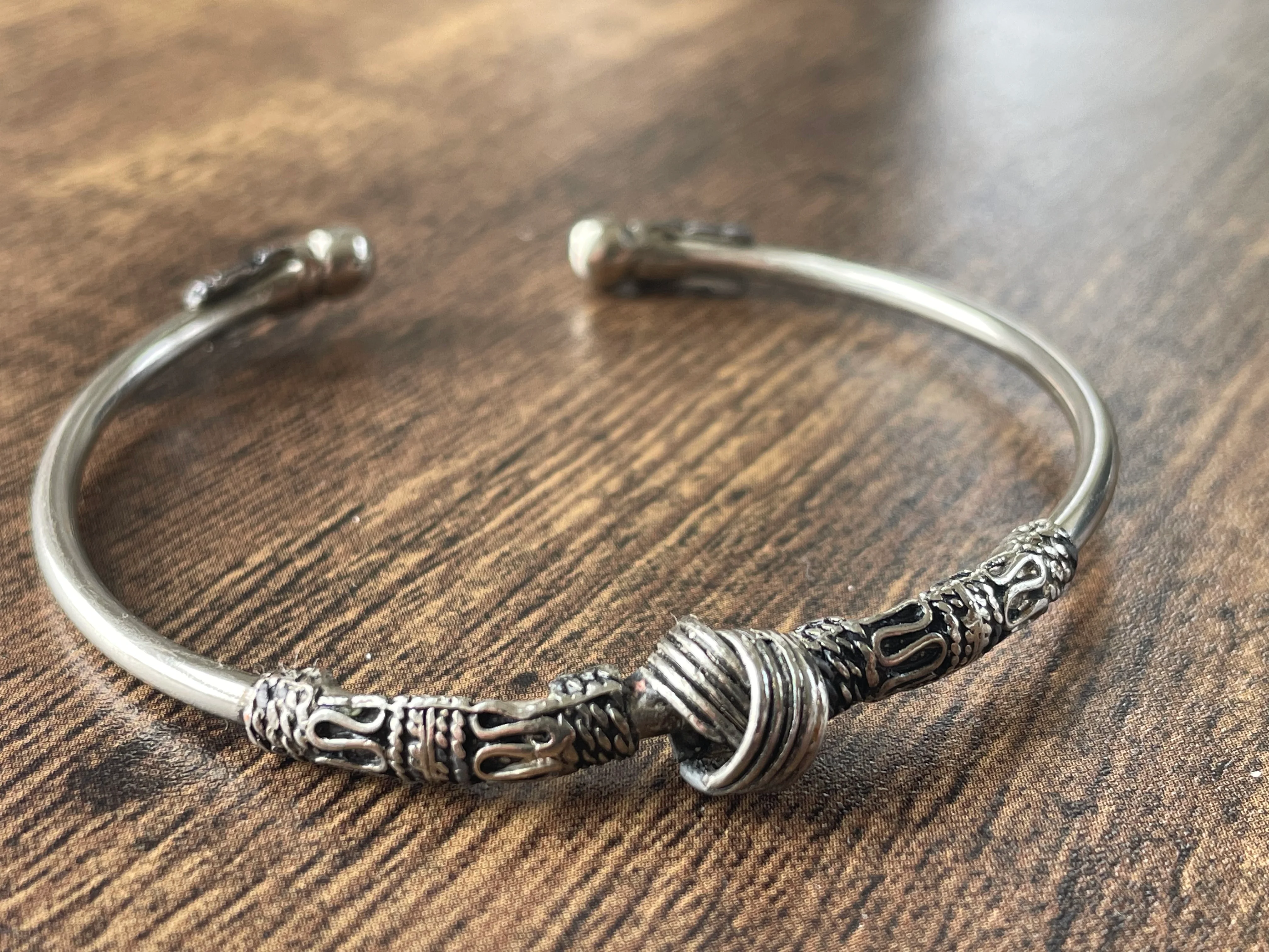 70s/80s Sterling Wrist Cuff With Knot Details - Image 5