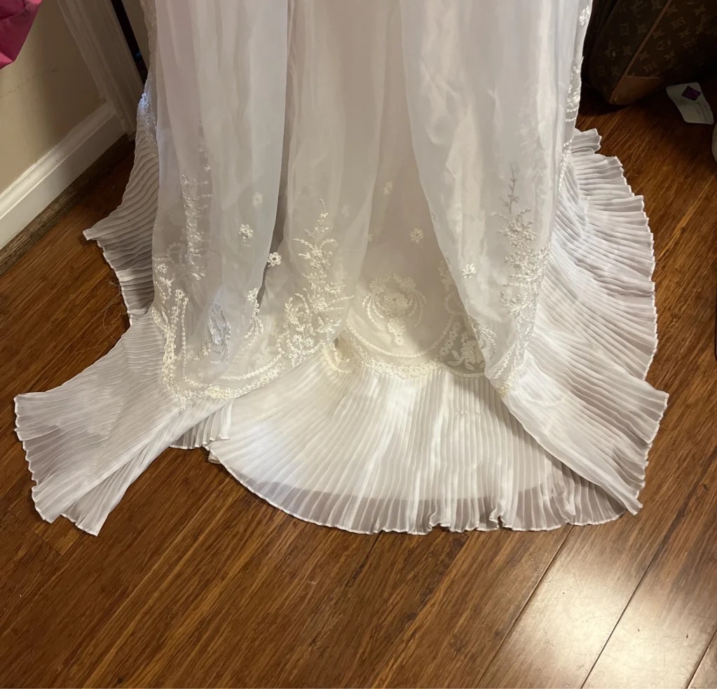 70s/80s Vintage Hand Made Wedding Gown - Image 11