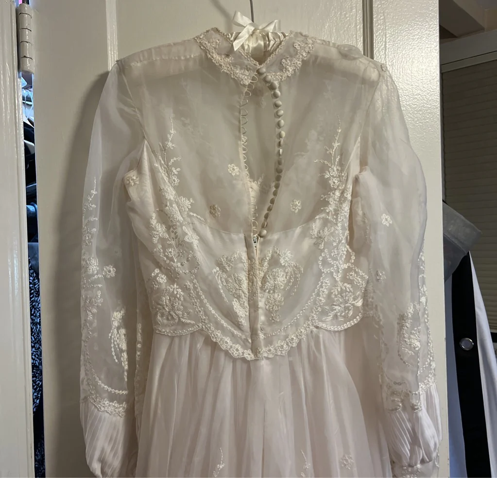 70s/80s Vintage Hand Made Wedding Gown - Image 14