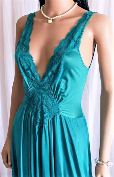 70s/80s Vintage Olga Nylon Full Sweep Peignoir Gown Sm -xs By Olga - Image 4