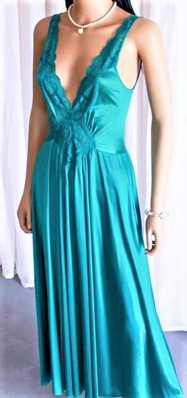 70s/80s Vintage Olga Nylon Full Sweep Peignoir Gown Sm -xs By Olga - Image 7