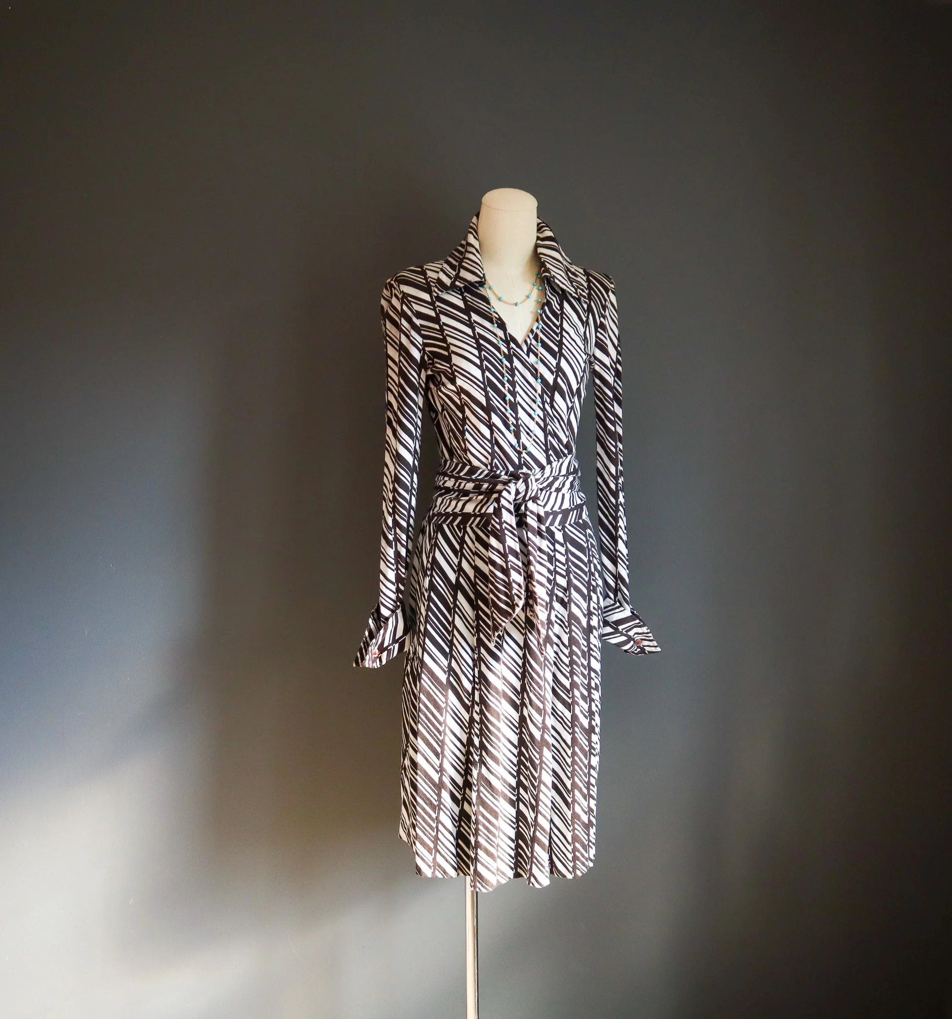 70s Abstract Stripe Brown And White Skirt Set By Diane Von Fursetenburg - Image 8