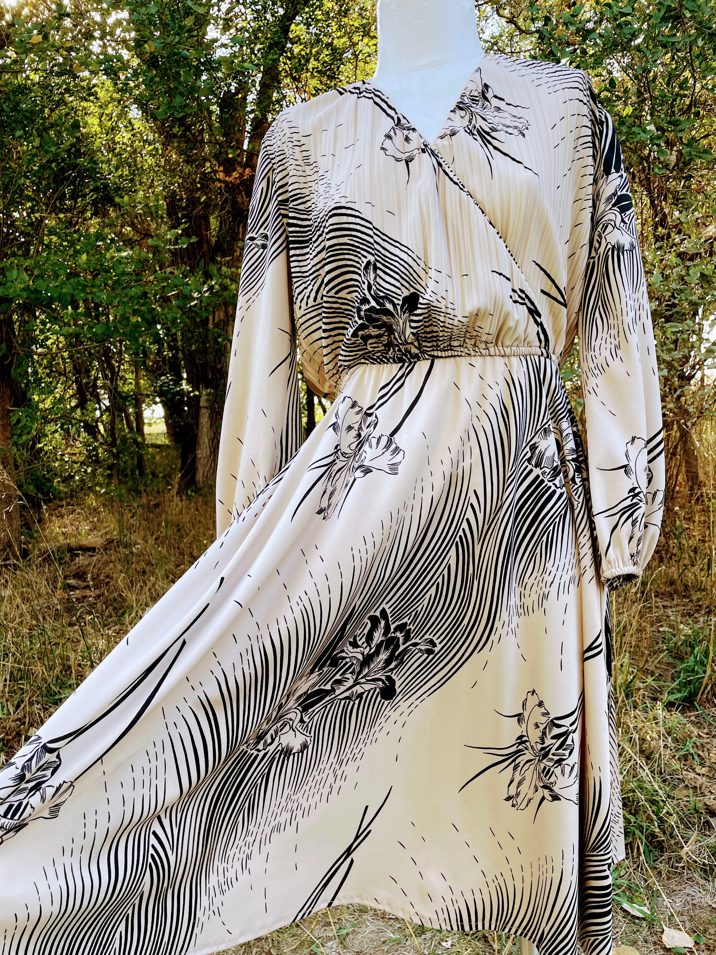 70s Beige And Black Floral Dress Poly Knit By It's a Lehigh - Image 8