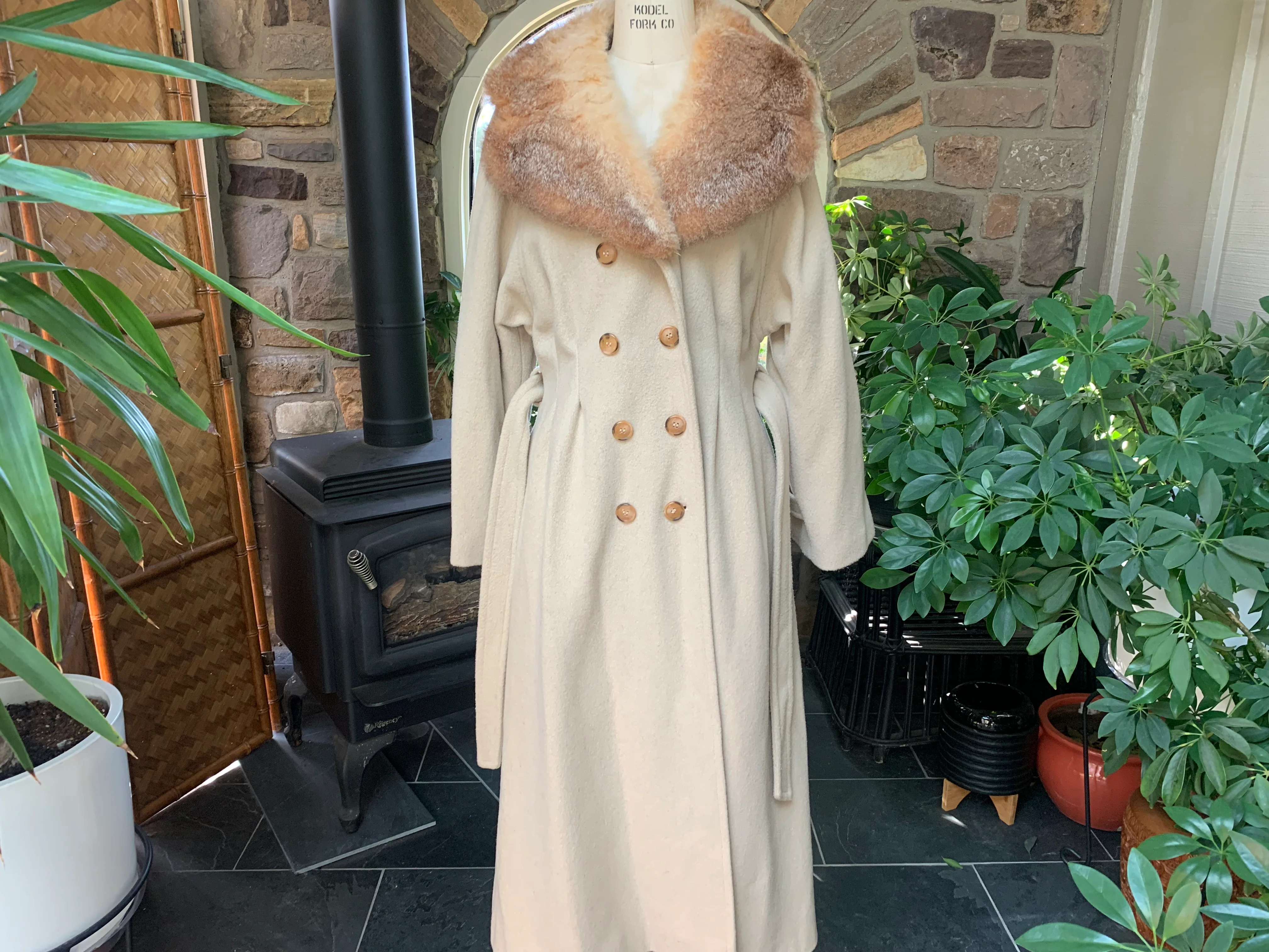 70s Beige Double Breasted Belted Wool Coat Fur Collar By Domino New York - Image 4