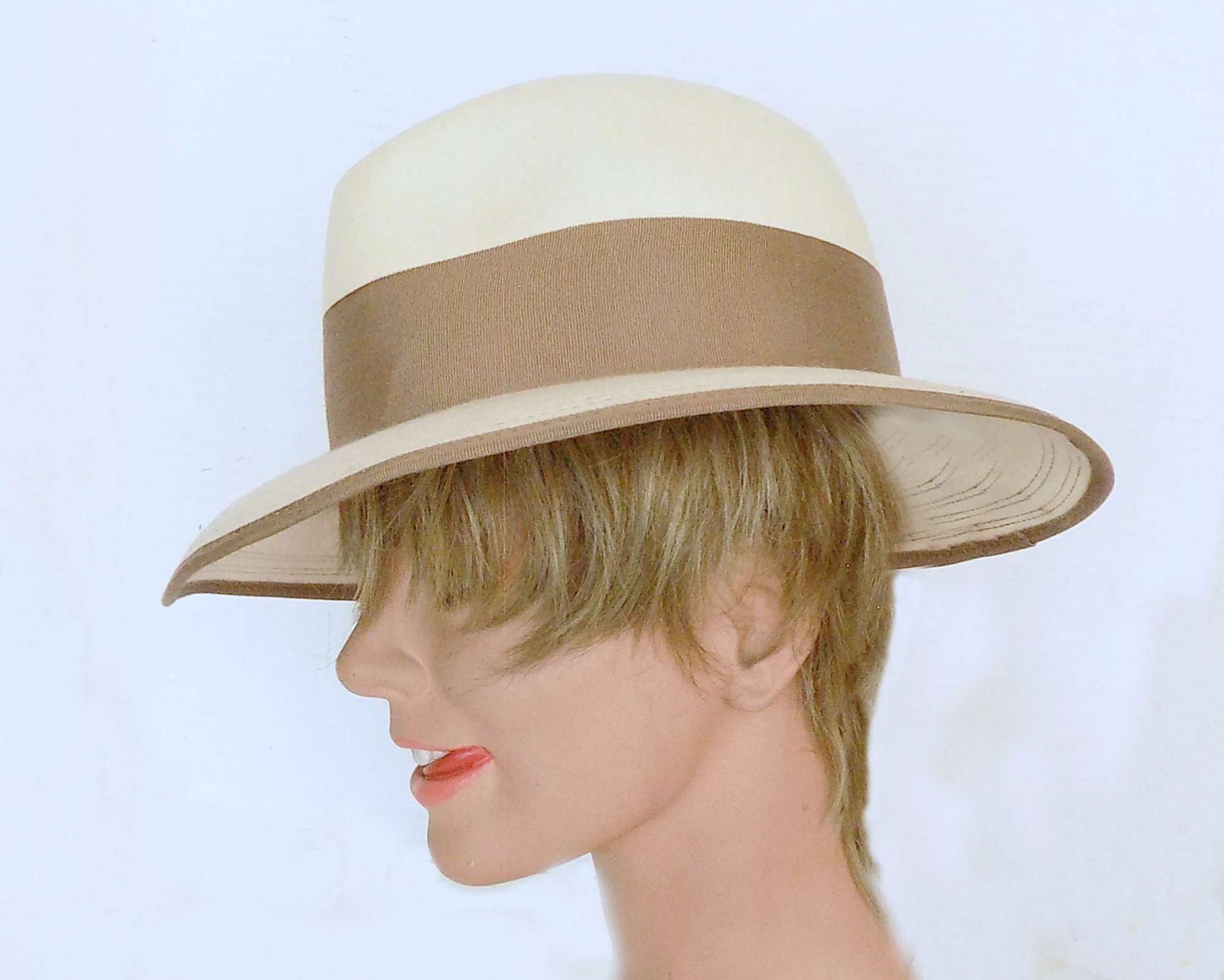 70s Beige Wool Fedora with Brown Headband and Bow Wired Edged Good Condition 70s Does 40s Betmar - Image 2
