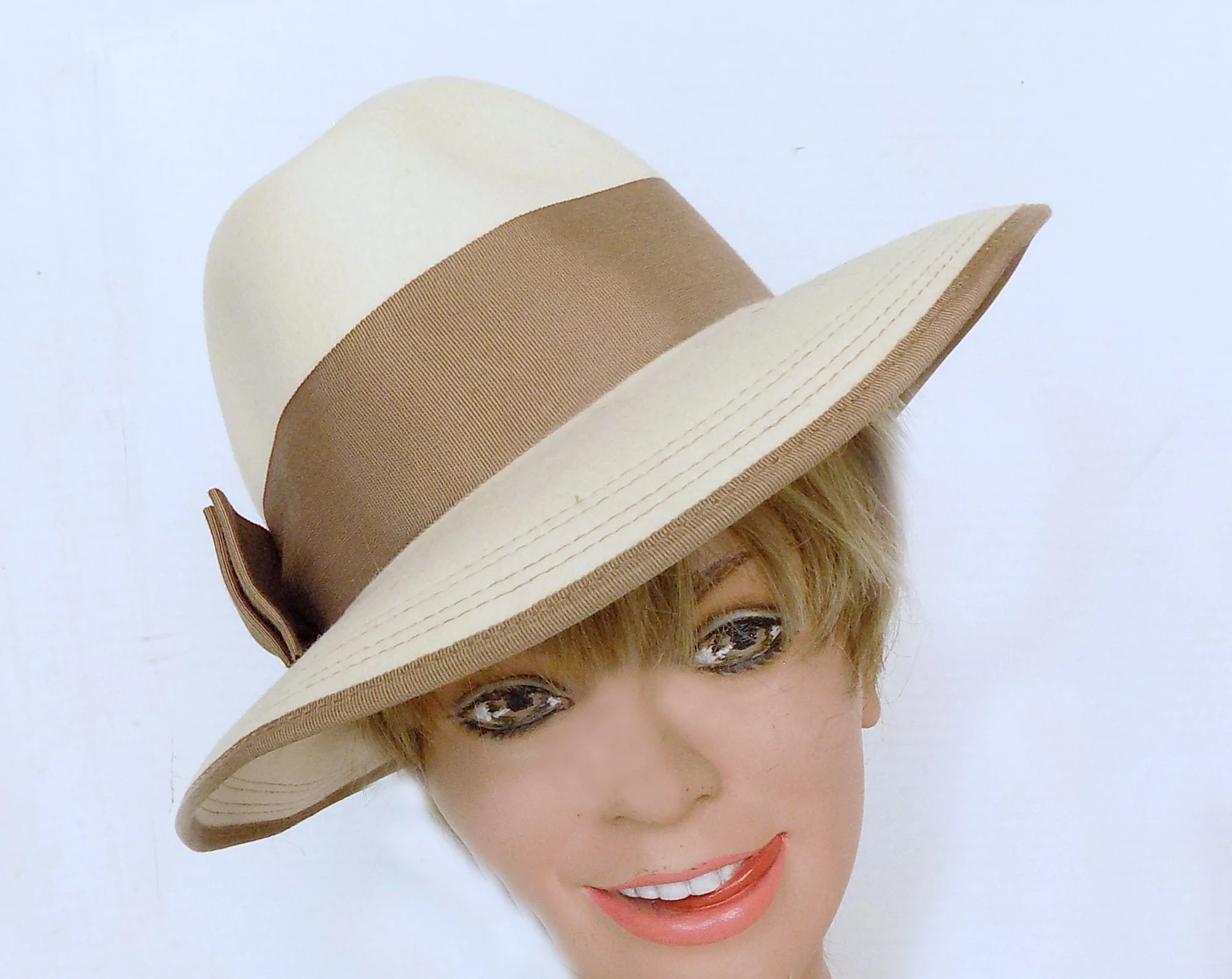 70s Beige Wool Fedora with Brown Headband and Bow Wired Edged Good Condition 70s Does 40s Betmar - Image 3