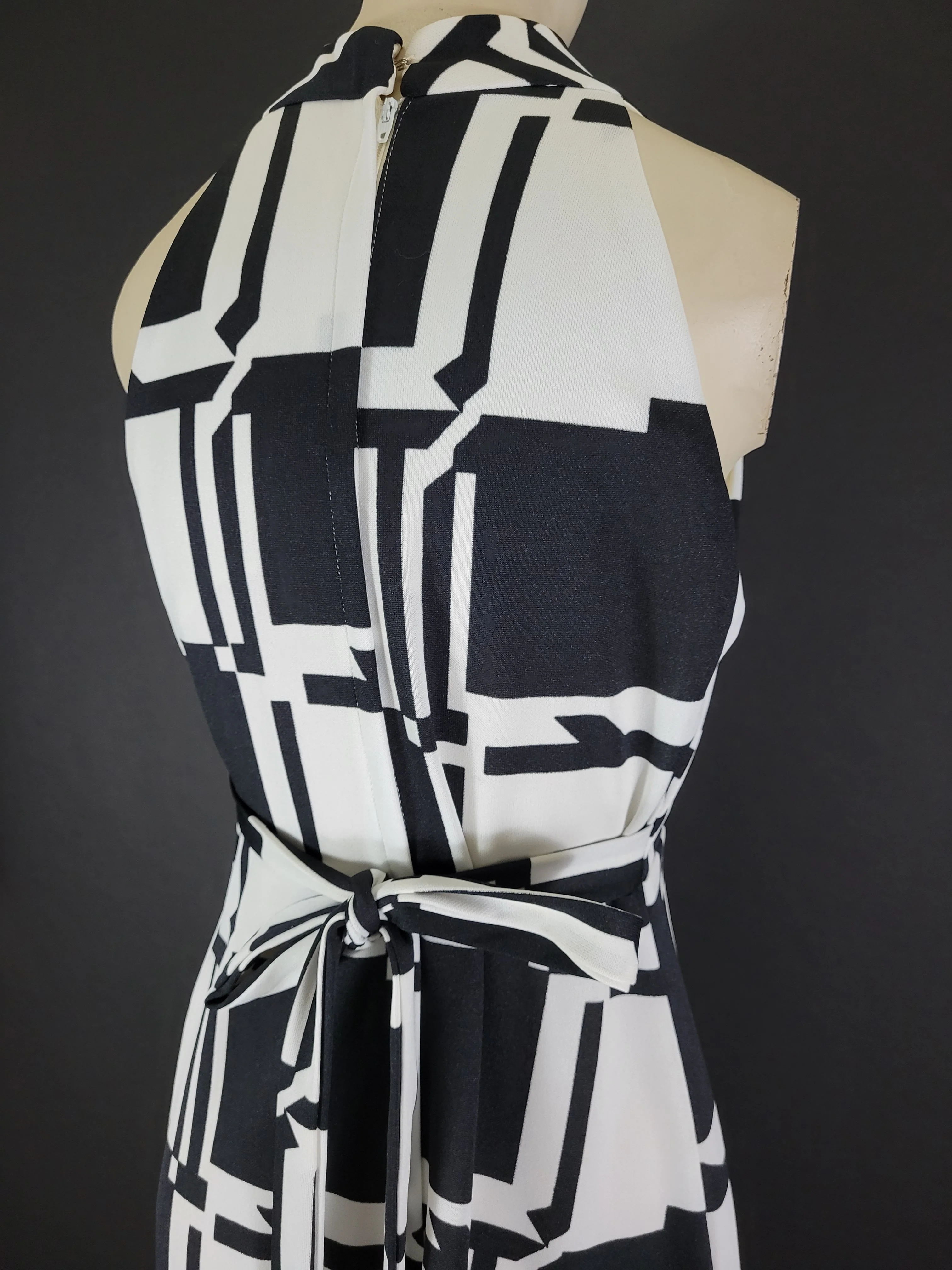 70s Black And White Op Art Sleeveless Maxi Dress - Image 9