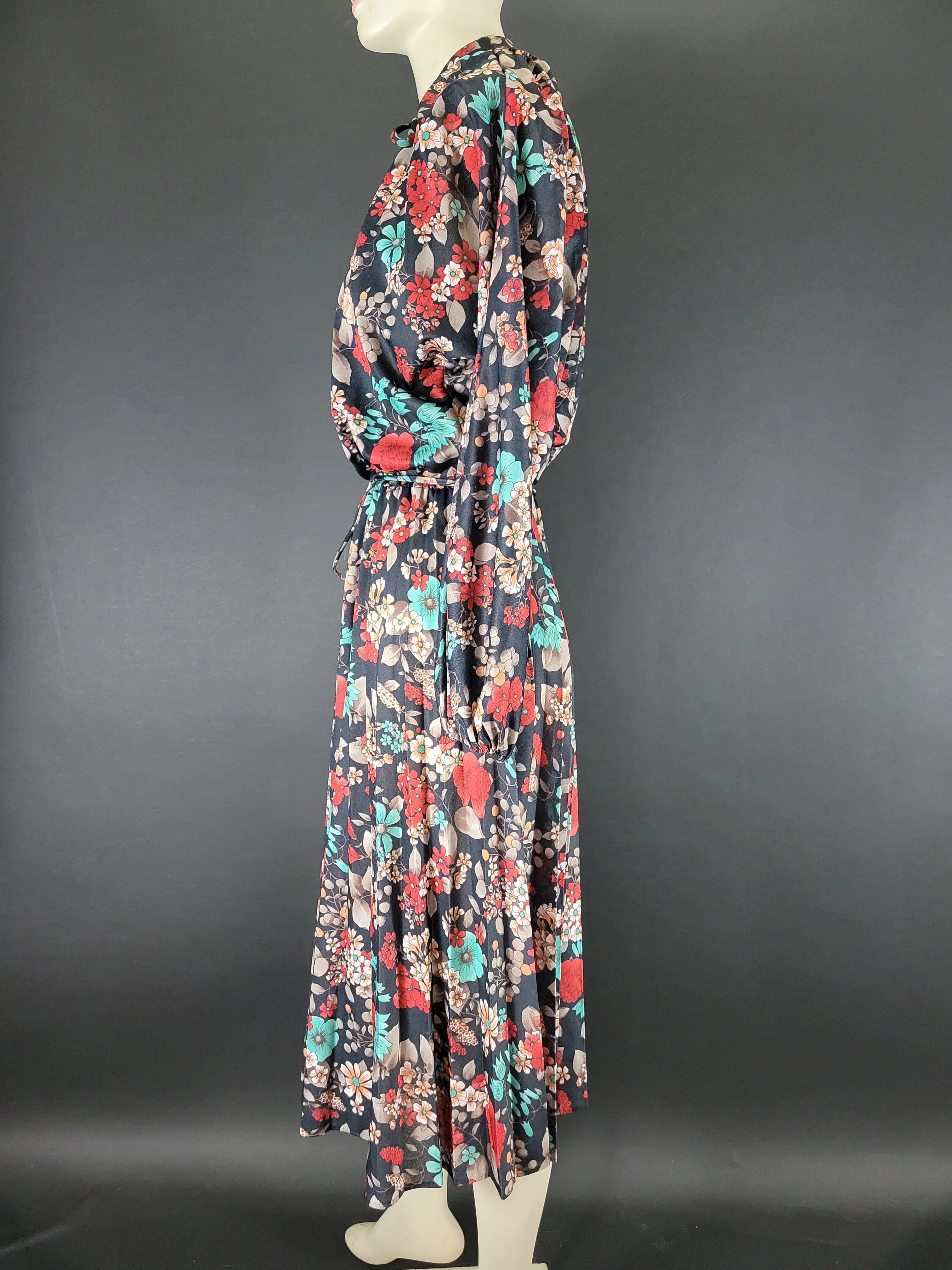 70s Black Floral Long Sleeve Keyhole Pleated Dress - Image 13