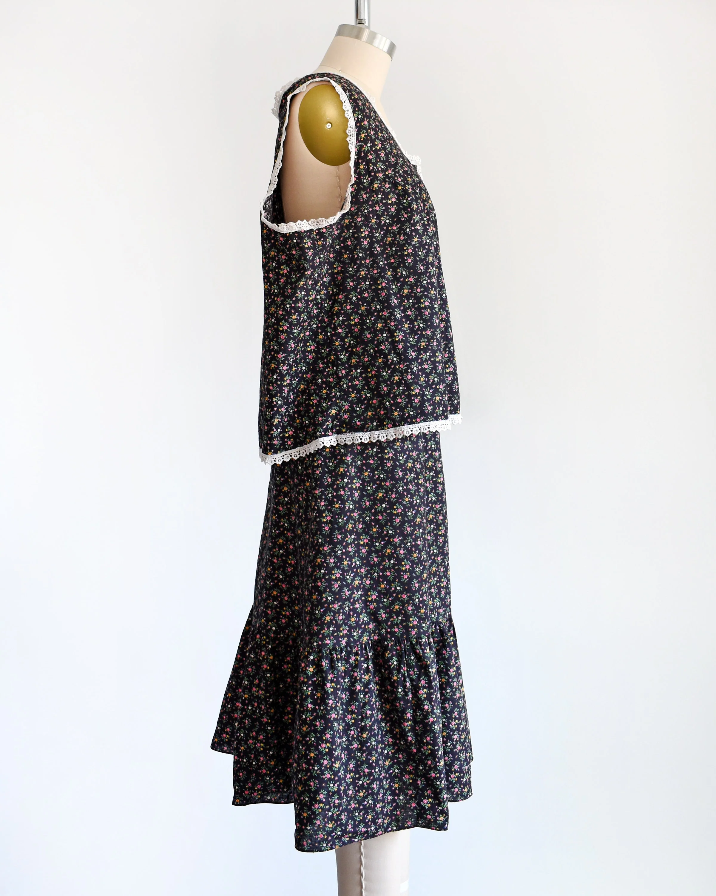 70s Black Floral Two Piece Set Vintage 70s Blouse and Skirt Calico Flower Print Dress Set, 2x by Lane Bryant - Image 4
