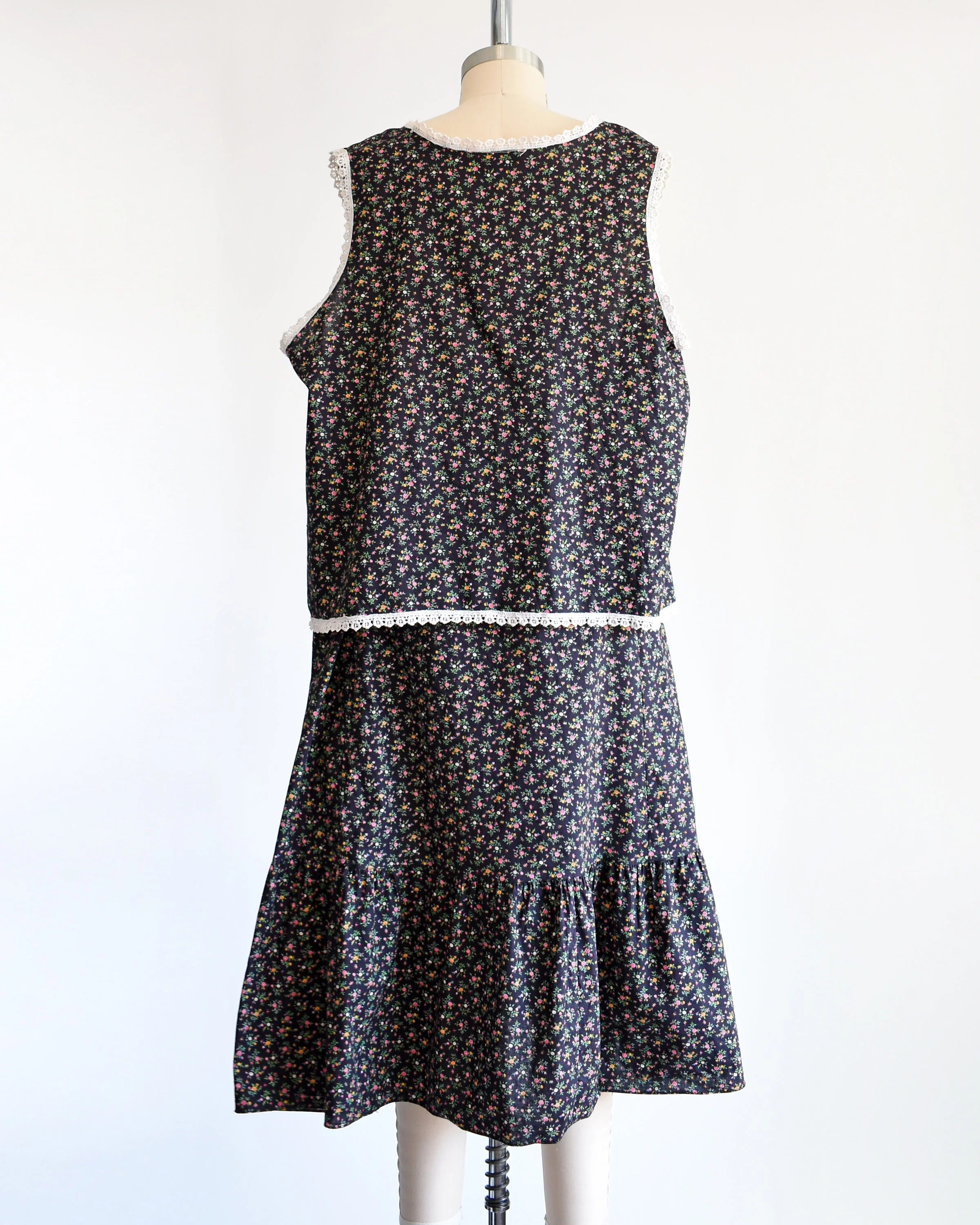70s Black Floral Two Piece Set Vintage 70s Blouse and Skirt Calico Flower Print Dress Set, 2x by Lane Bryant - Image 5