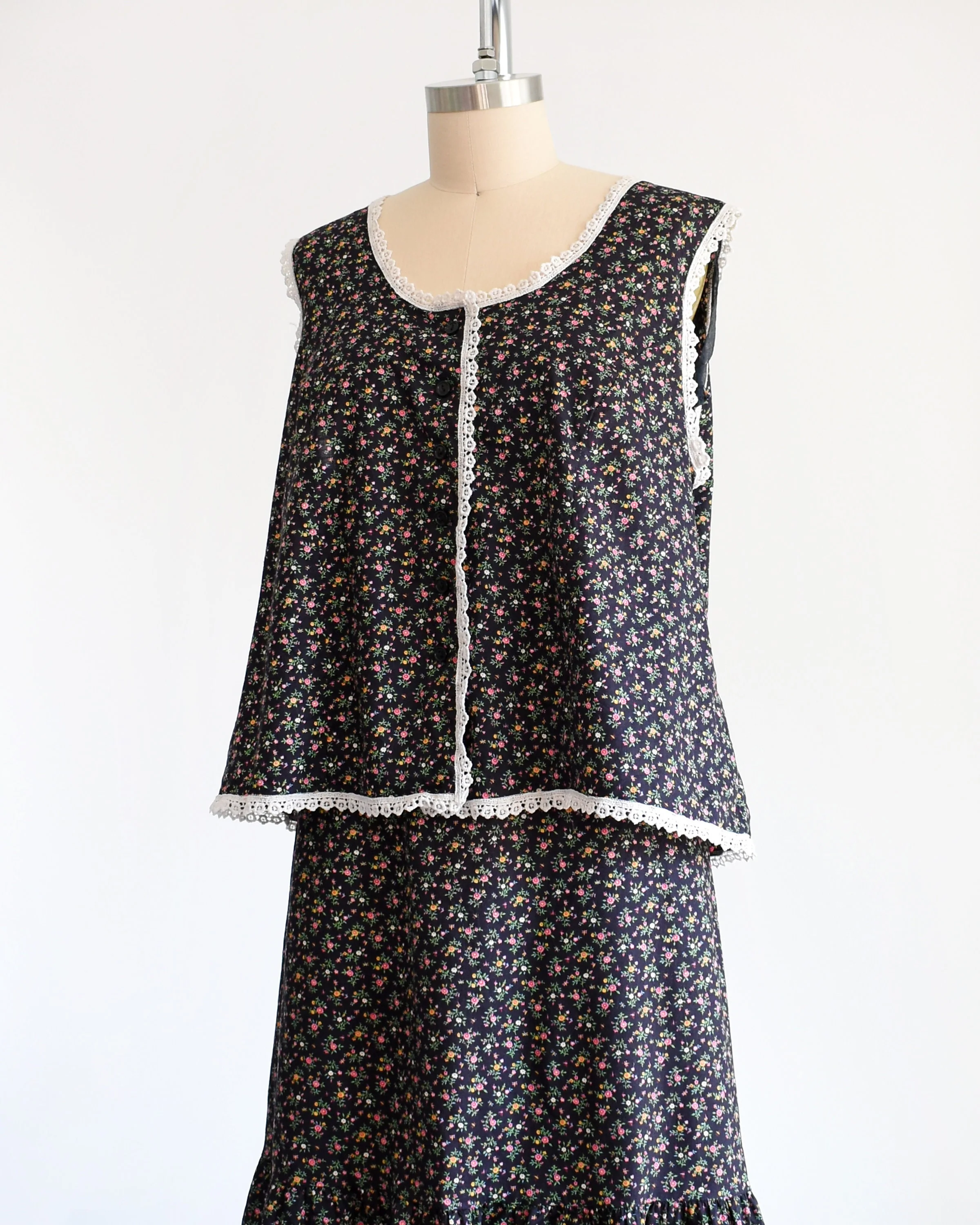 70s Black Floral Two Piece Set Vintage 70s Blouse and Skirt Calico Flower Print Dress Set, 2x by Lane Bryant - Image 6