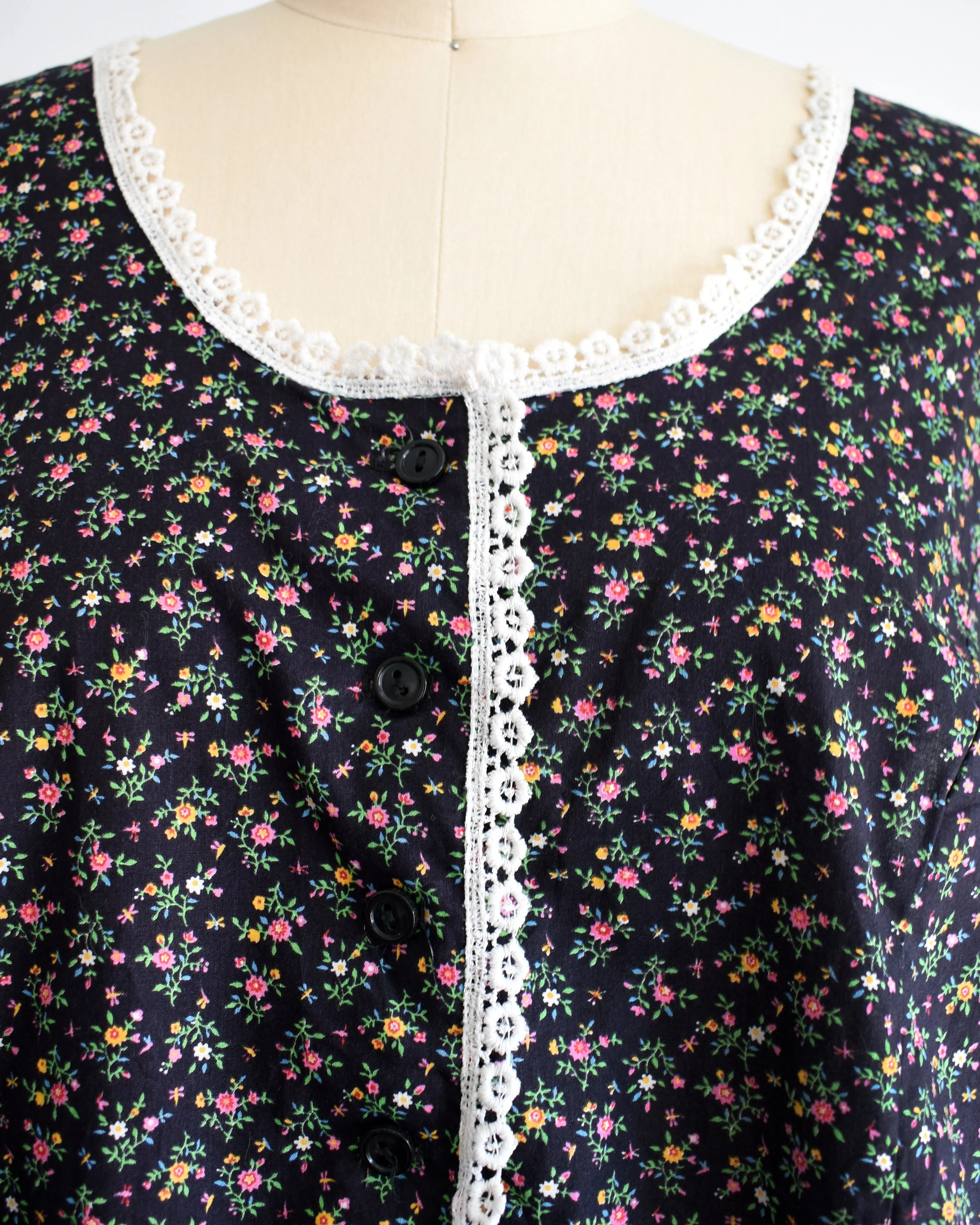 70s Black Floral Two Piece Set Vintage 70s Blouse and Skirt Calico Flower Print Dress Set, 2x by Lane Bryant - Image 7