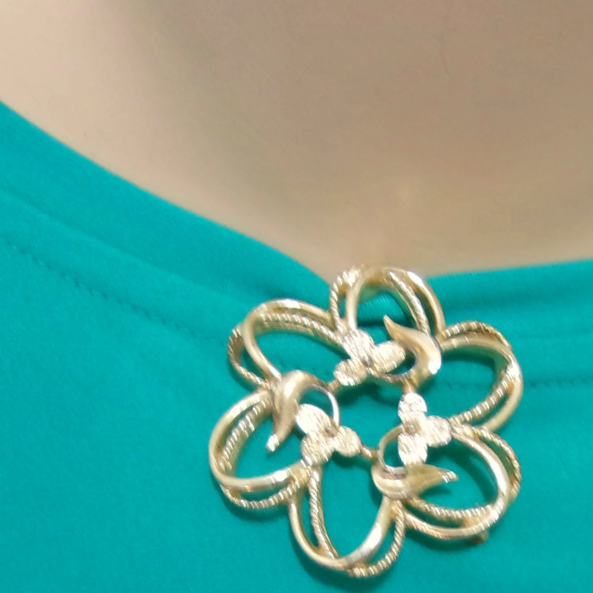 70s Brooch Goldtone Loopy Flower Fleurette Pin By Sarah Coventry - Image 4