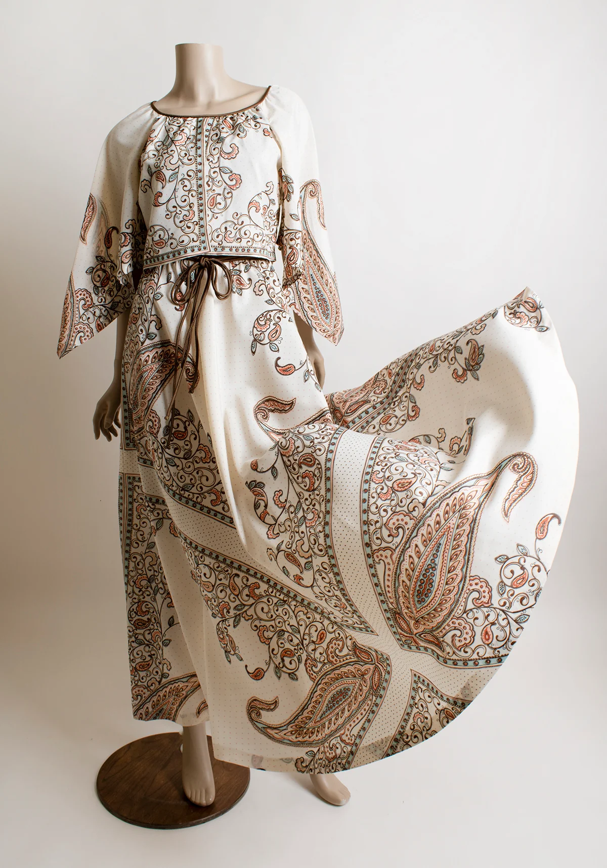 70s Brown& White Paisley Print Maxi Handkerchief Dress By Dalani Ii & I.magnin - Image 7