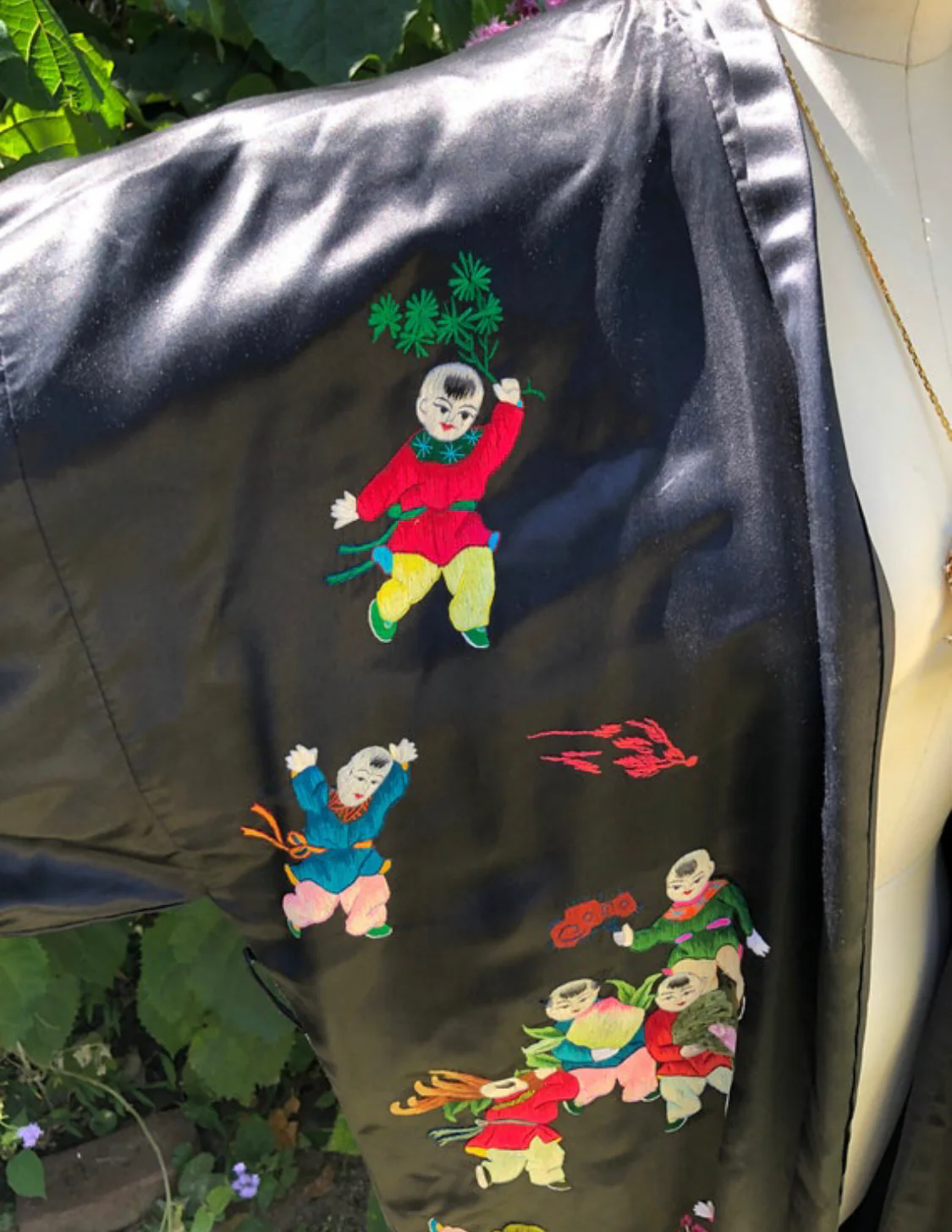 70s Robe With Little People - Image 5