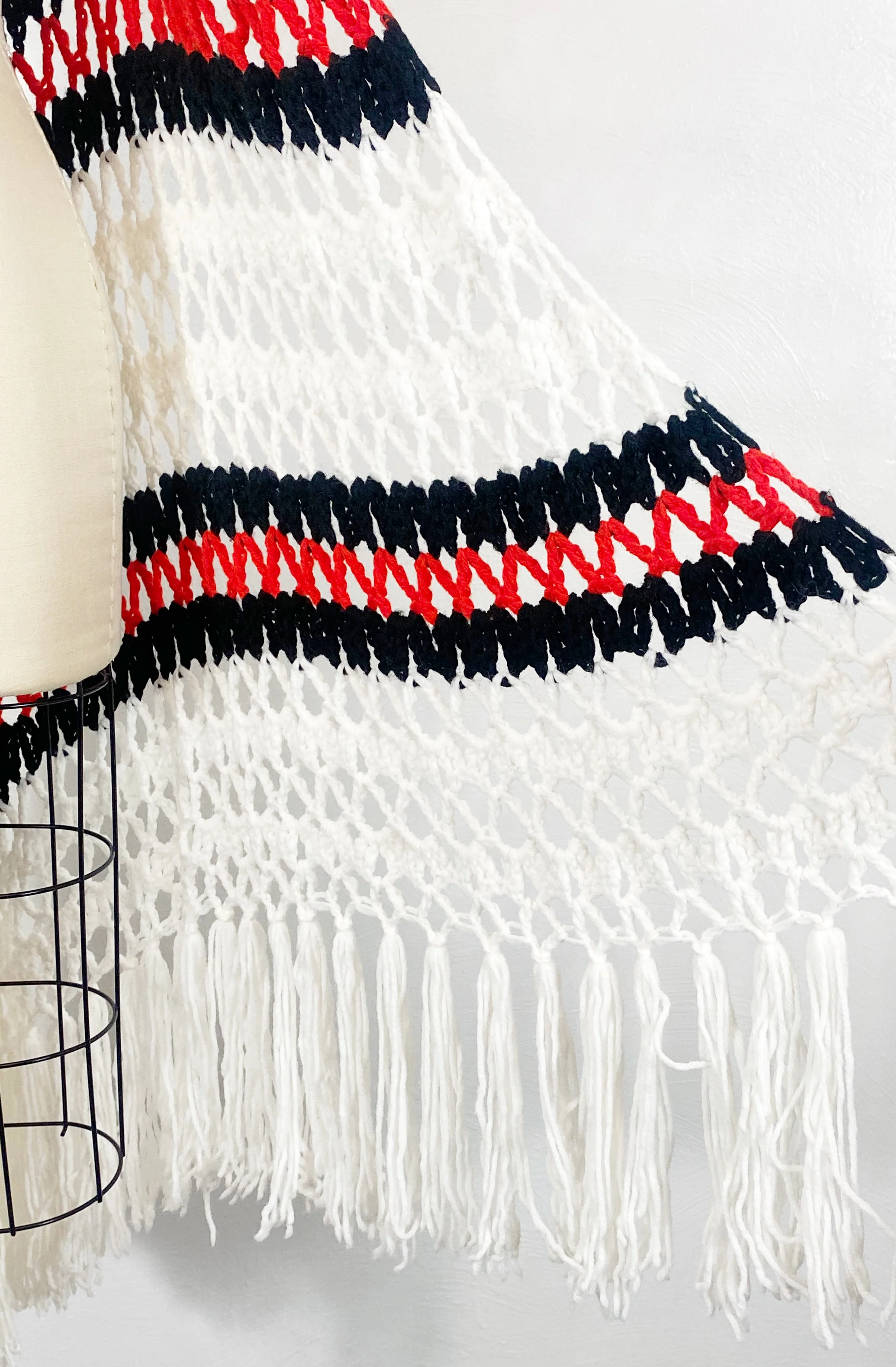 70s Crochet Poncho - Image 3