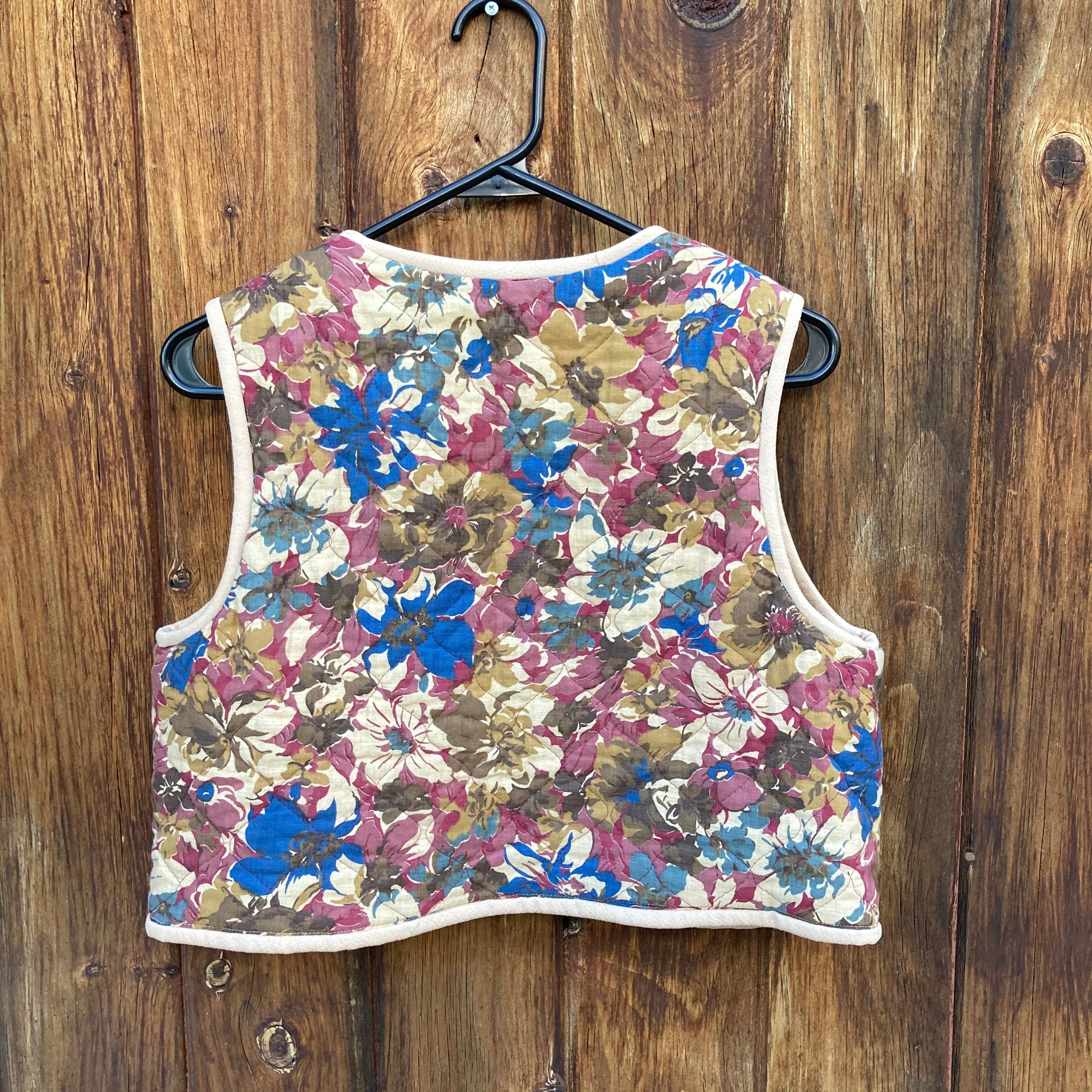 70s Cropped Quilted Prairie Floral Open Front Vest - Image 4
