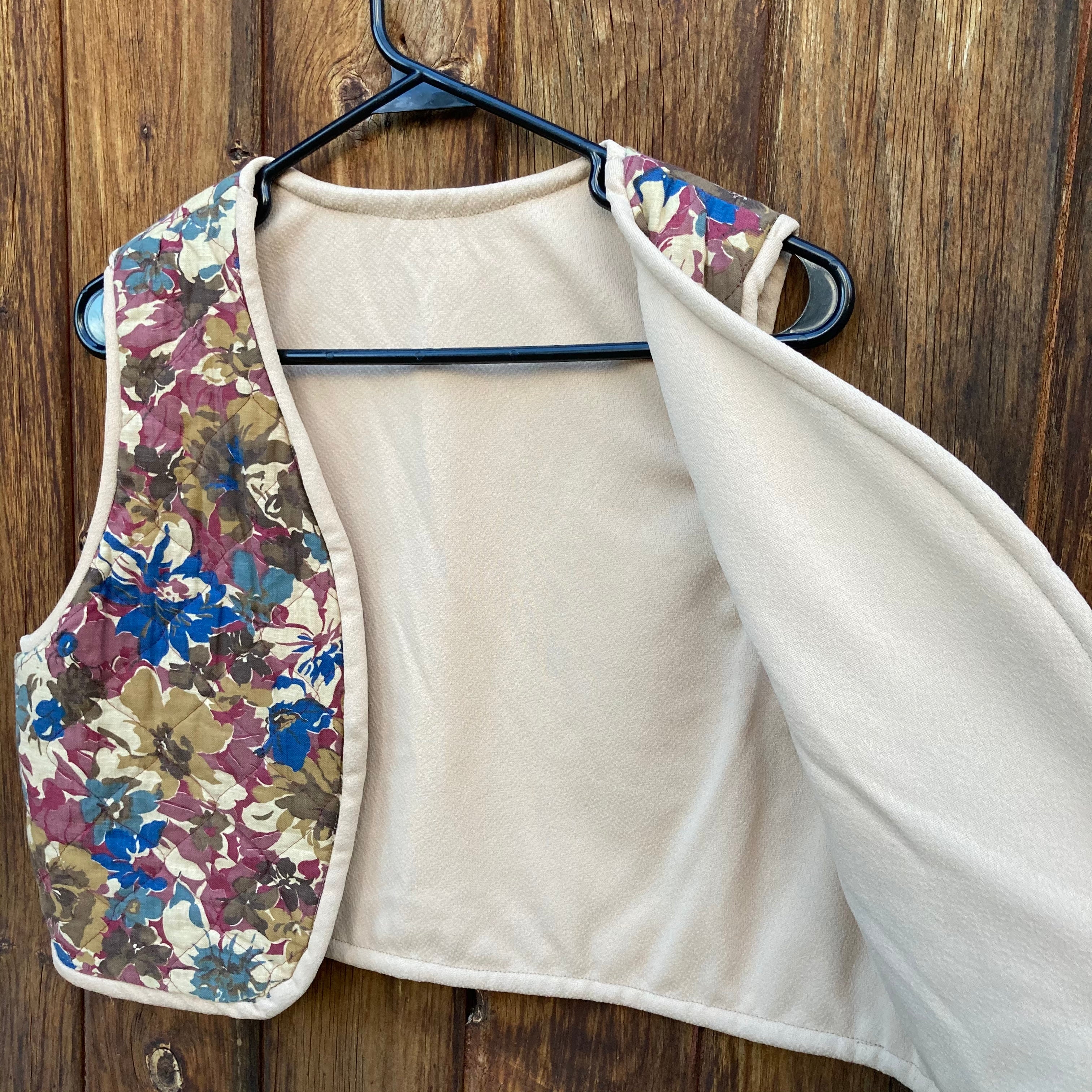 70s Cropped Quilted Prairie Floral Open Front Vest - Image 5