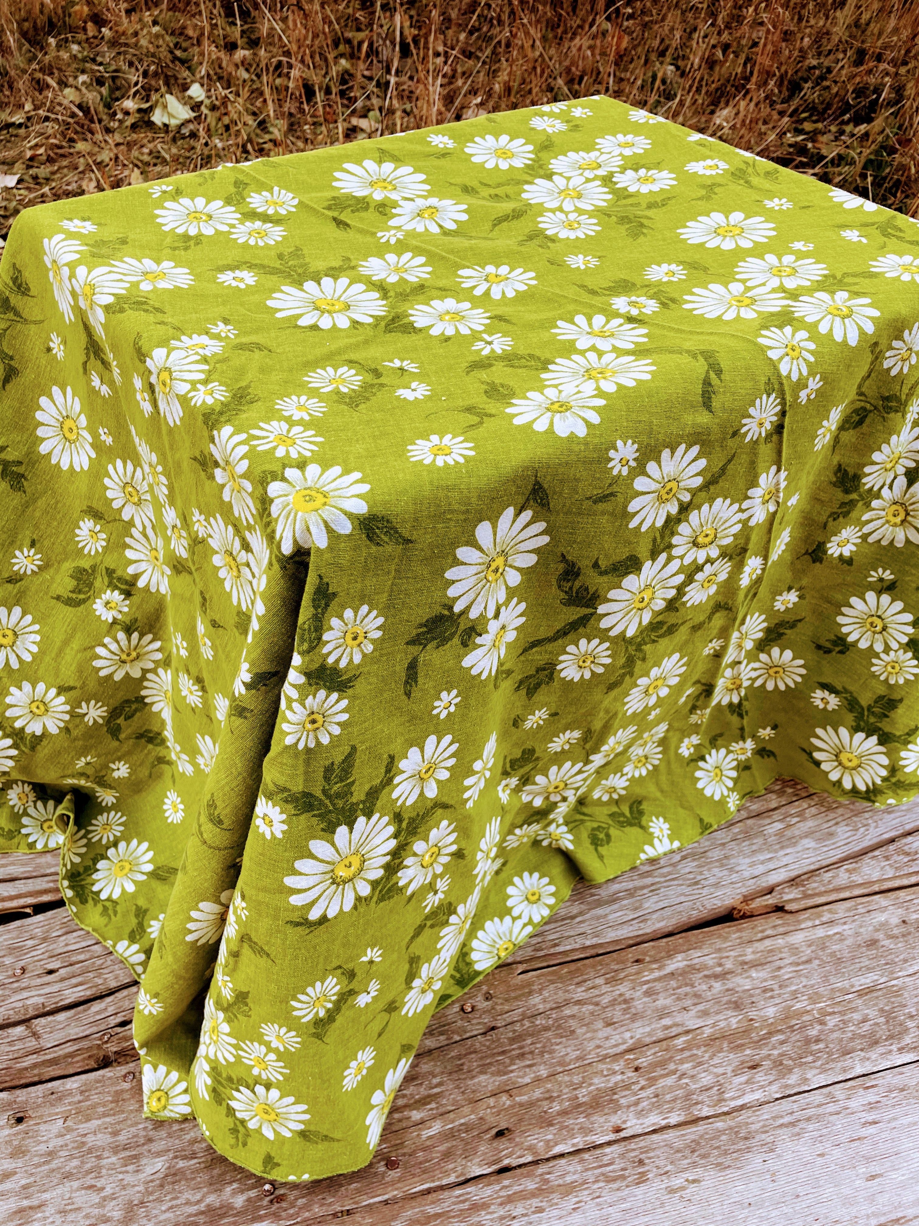 70s Daisy Mod Cotton Round Tablecloth 55" - Image 11