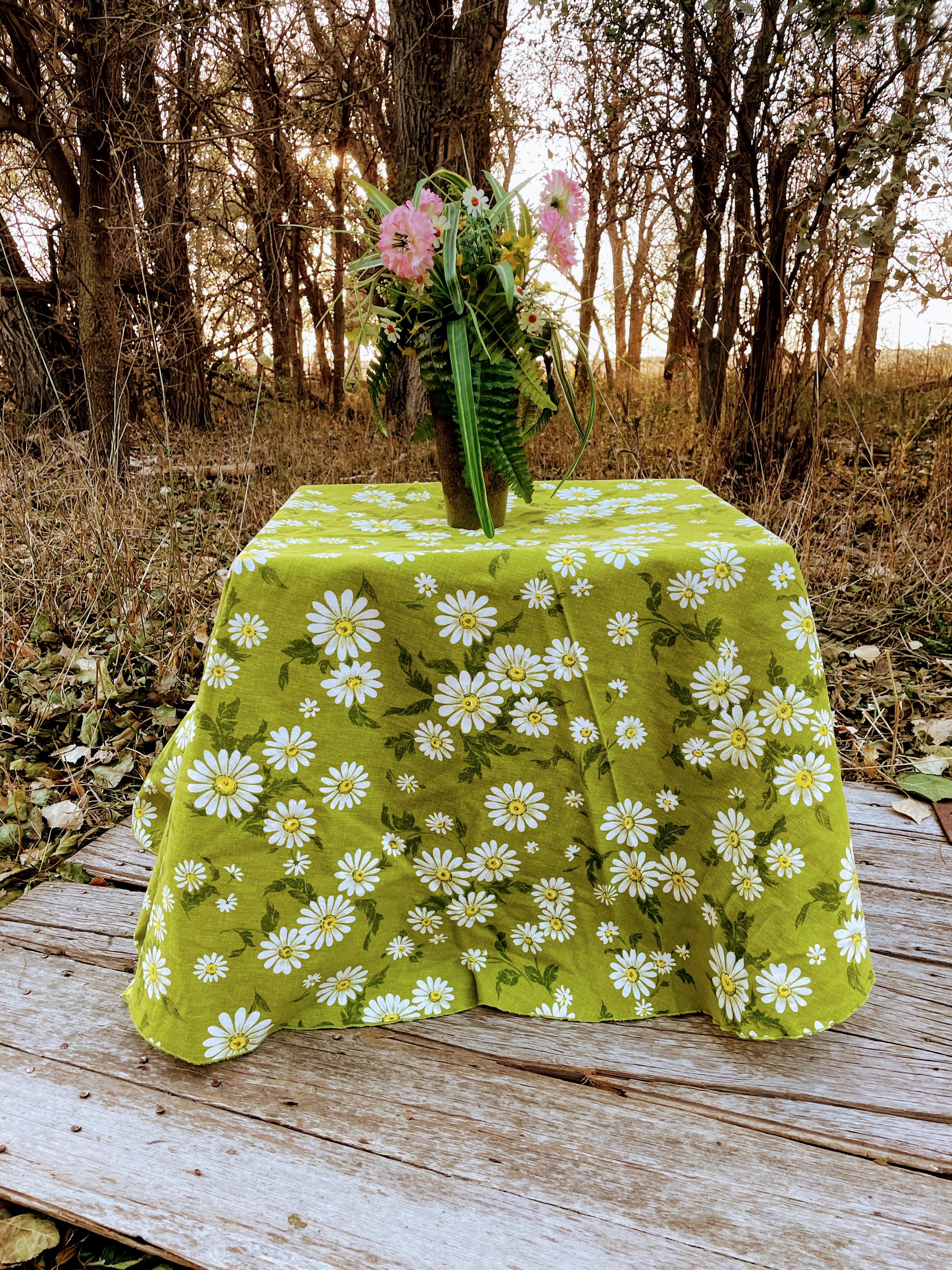 70s Daisy Mod Cotton Round Tablecloth 55" - Image 7